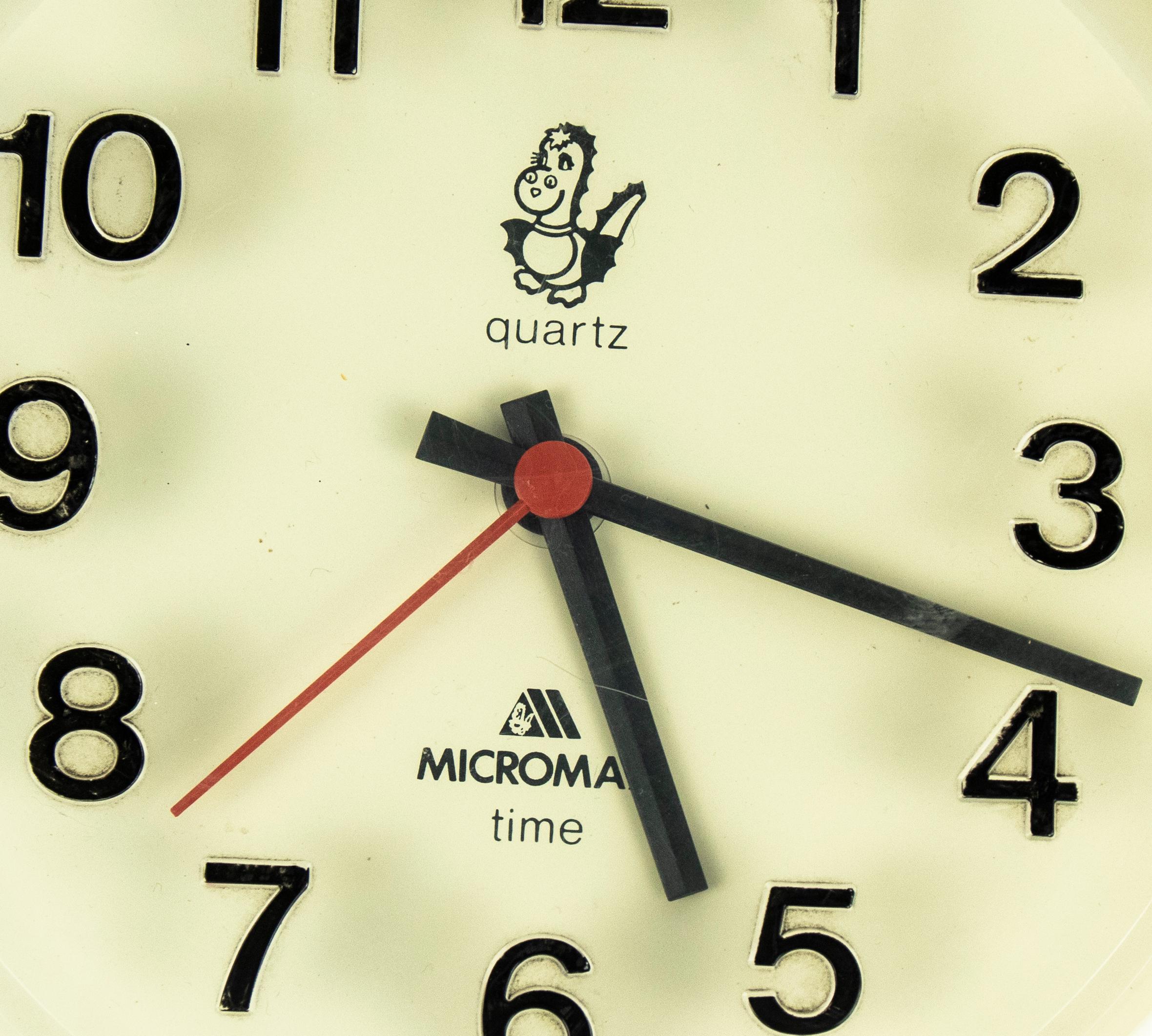 Italian Microma Quartz Vintage Clock, 1980s For Sale