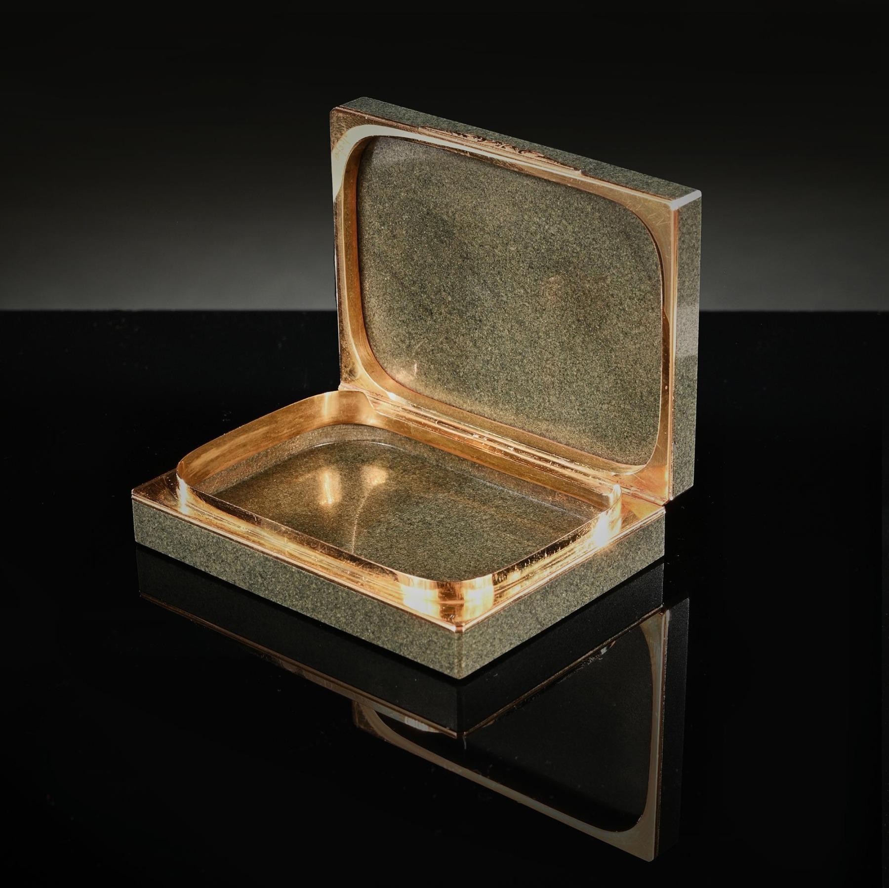 Schnupftabakdose aus Jaspis mit Goldmontierung aus Mikromosaik, Italien, Gioacchino, frühes 19. Jahrhundert  im Angebot 1