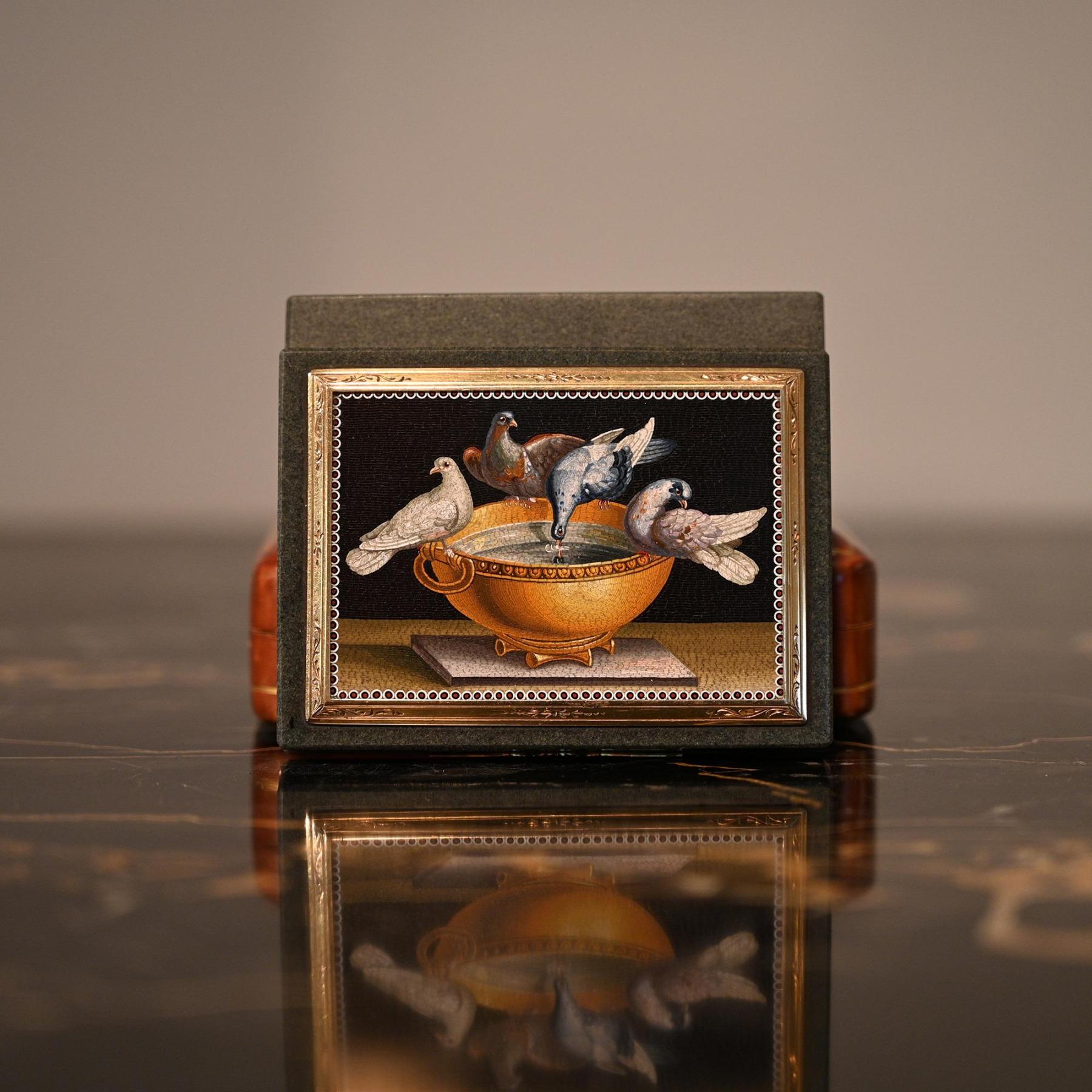 Schnupftabakdose aus Jaspis mit Goldmontierung aus Mikromosaik, Italien, Gioacchino, frühes 19. Jahrhundert  im Angebot 4