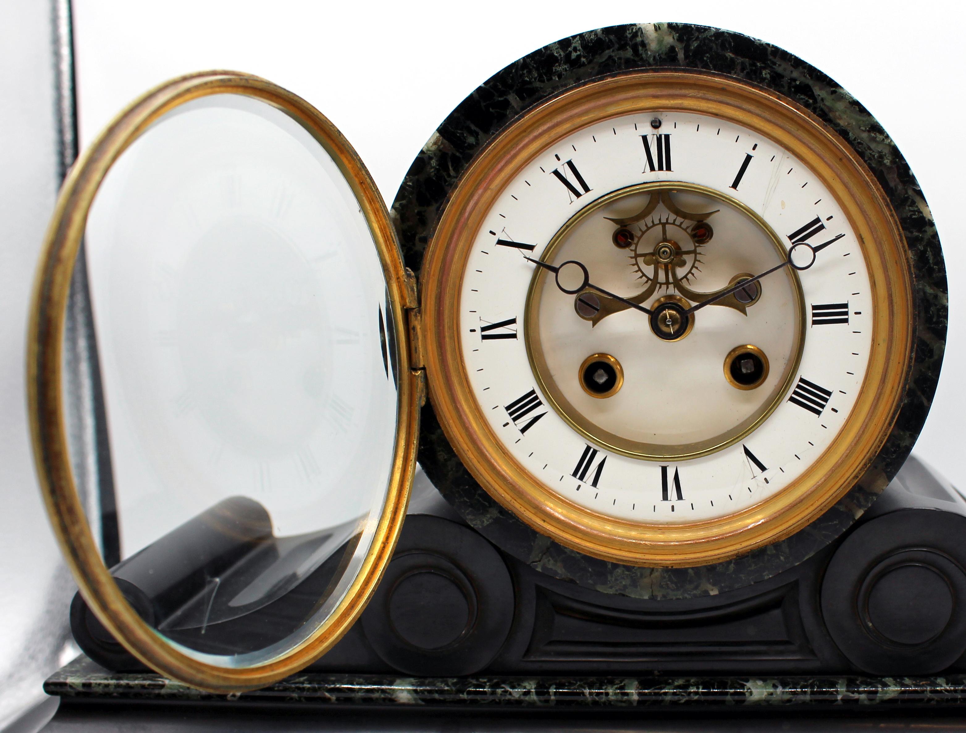 Marbre Horloge de manteau en ardoise et marbre, milieu du 19e siècle, France en vente