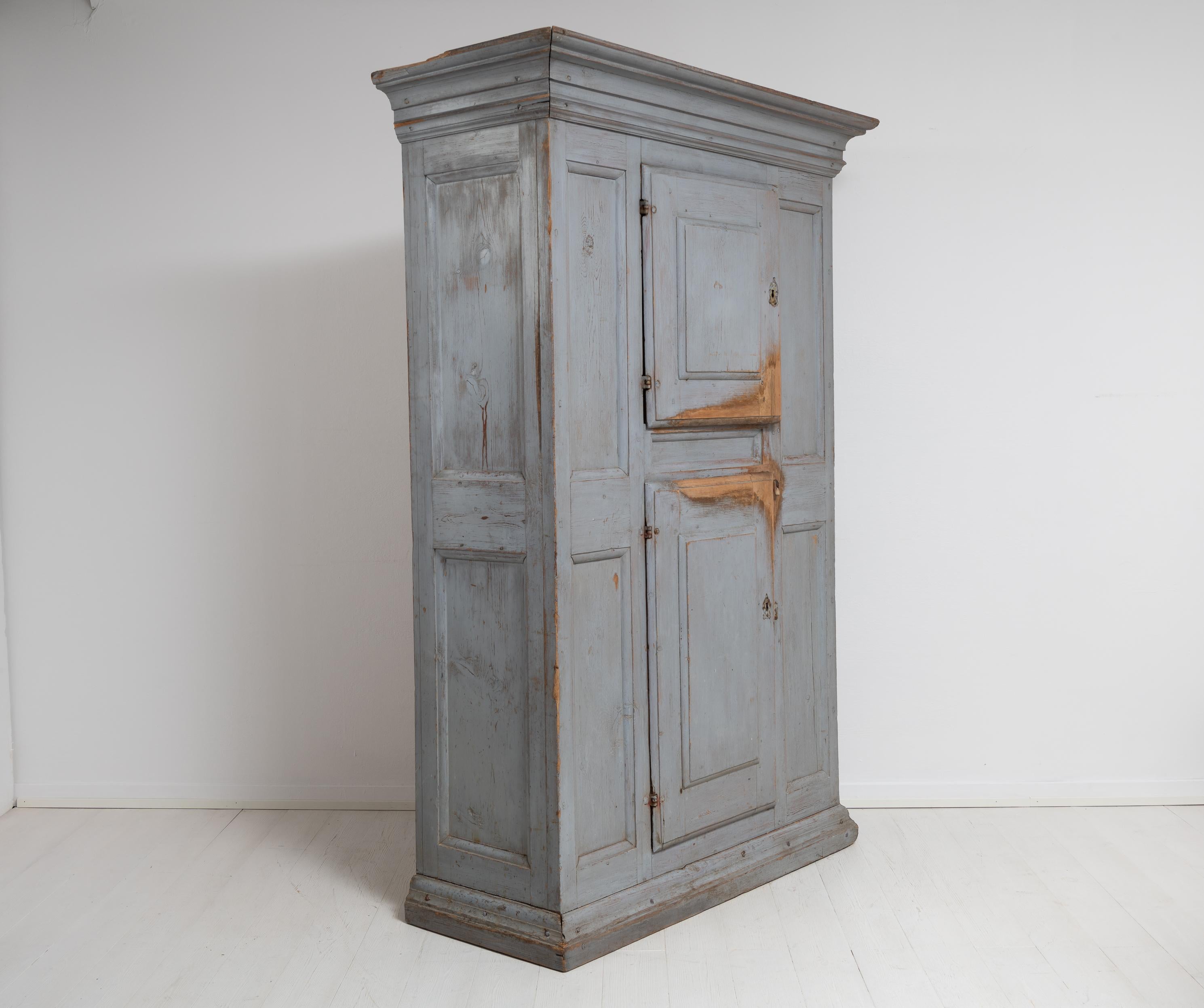 Mid 1700s Swedish Pine Painted Redwood Baroque Cabinet For Sale 1