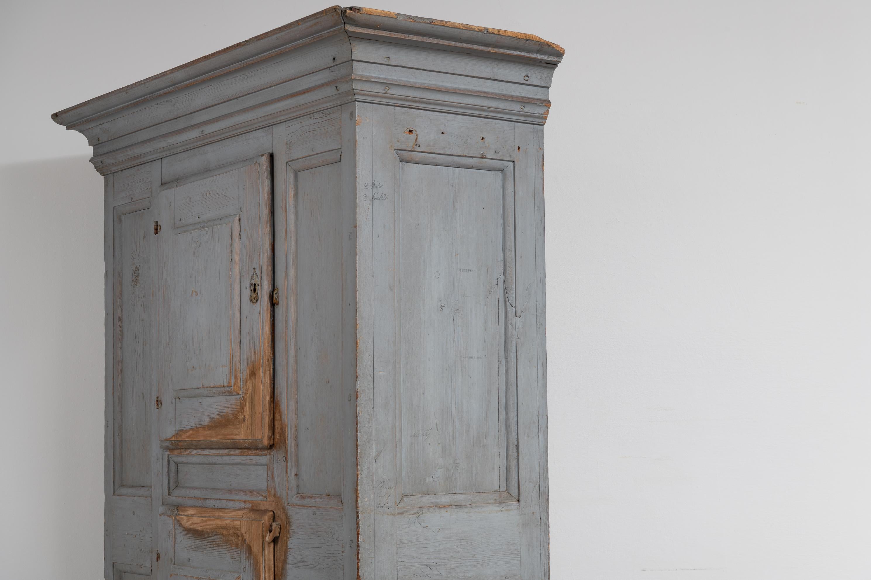 Mid 1700s Swedish Pine Painted Redwood Baroque Cabinet For Sale 3