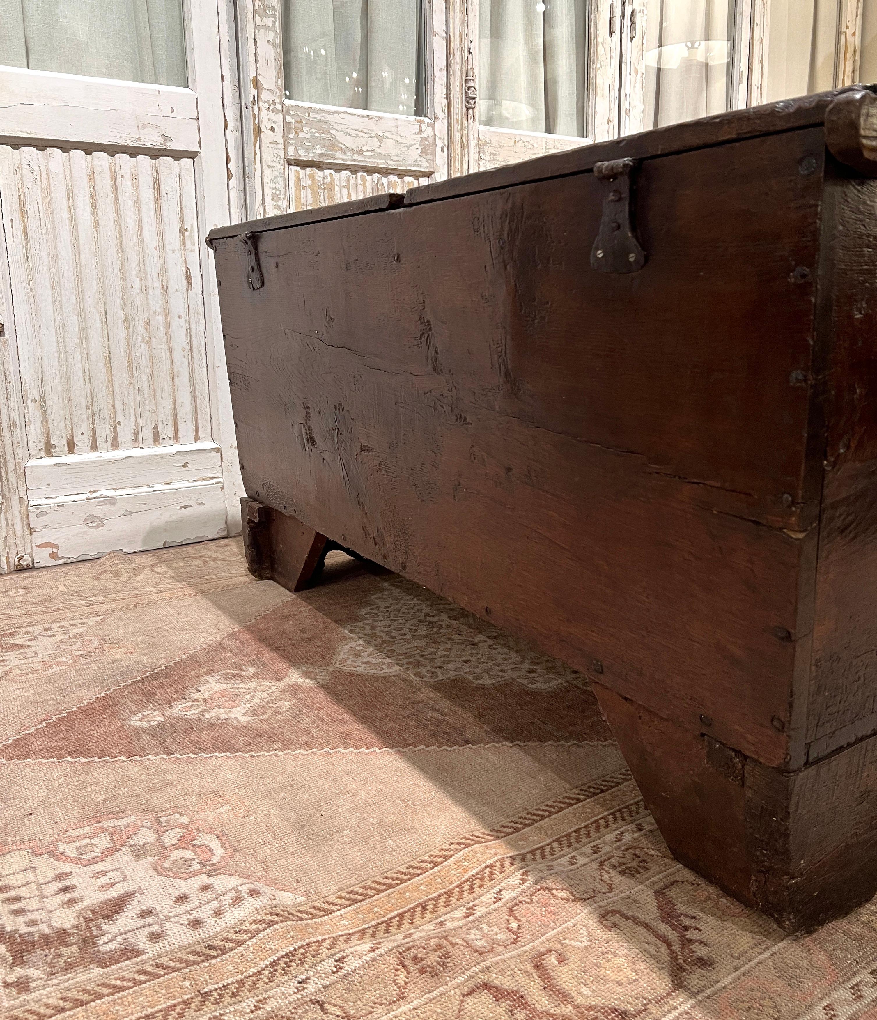 Mid-17th Century English Carved Oak Blanket Chest For Sale 6
