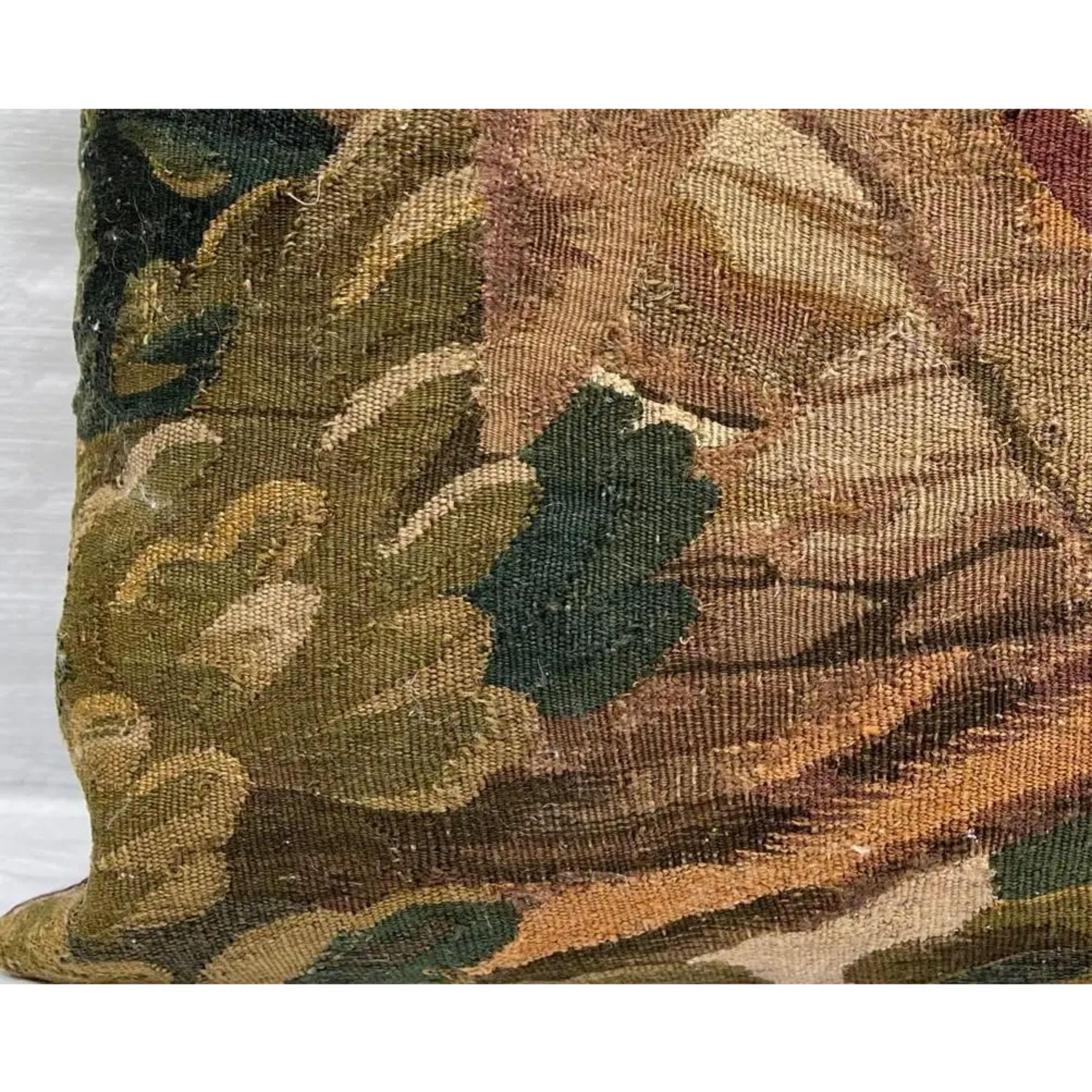 Mitte des 17. Jahrhunderts Flemish Tapestry Pillow (Unbekannt) im Angebot