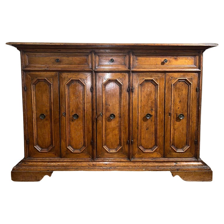Mid 17th Century, Tuscany Walnut Credenza For Sale at 1stDibs