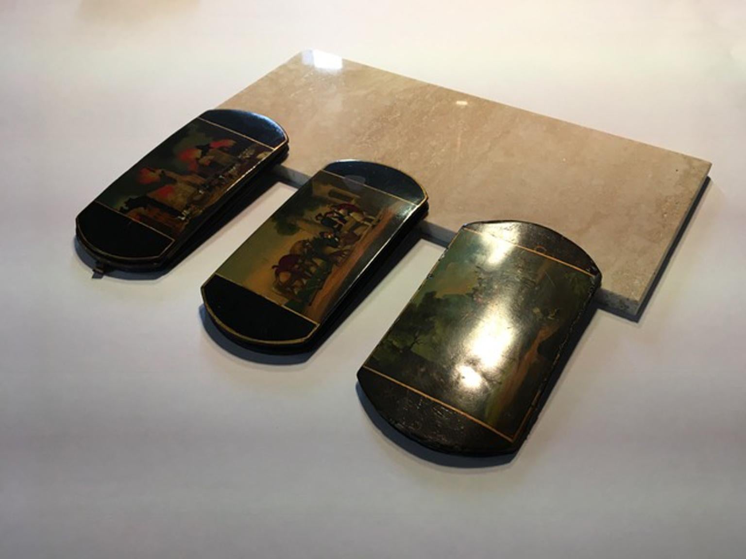 Ensemble de trois boîtes en bois laqué du milieu du XVIIIe siècle avec scènes de paysage en vente 3