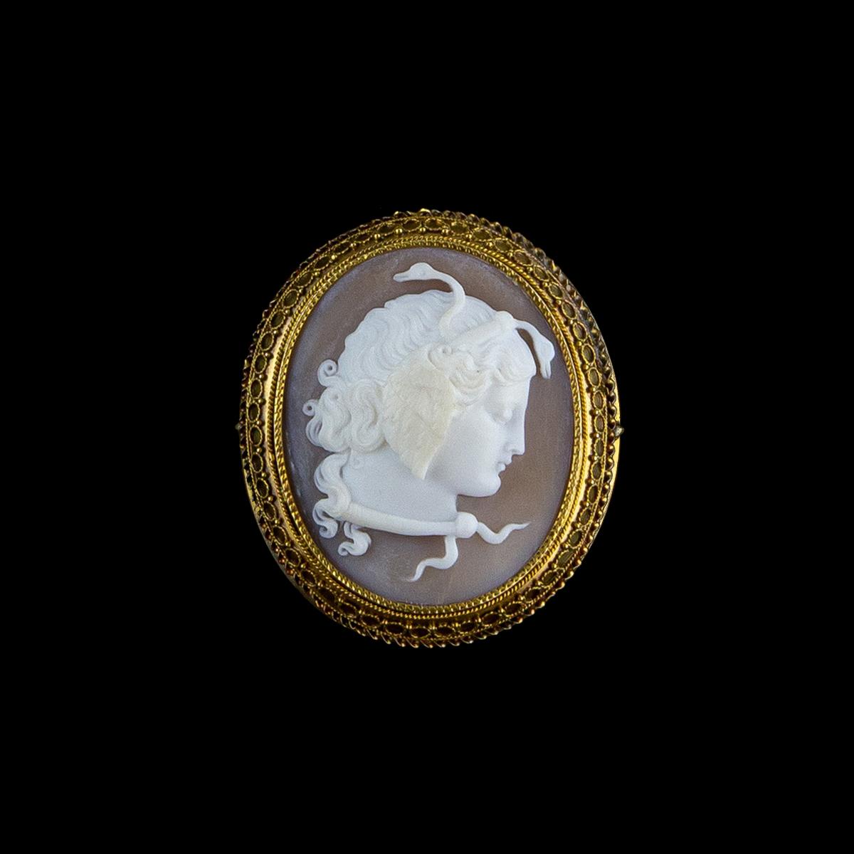 Antique brooch in 18 kt yellow gold worked frame and shell cameo depicting medusa from the first half of the 19th century. Medusa is a Greek mythical creature which means protector, guardian. 
This jewel can be worn as a brooch or as a pendant.
An