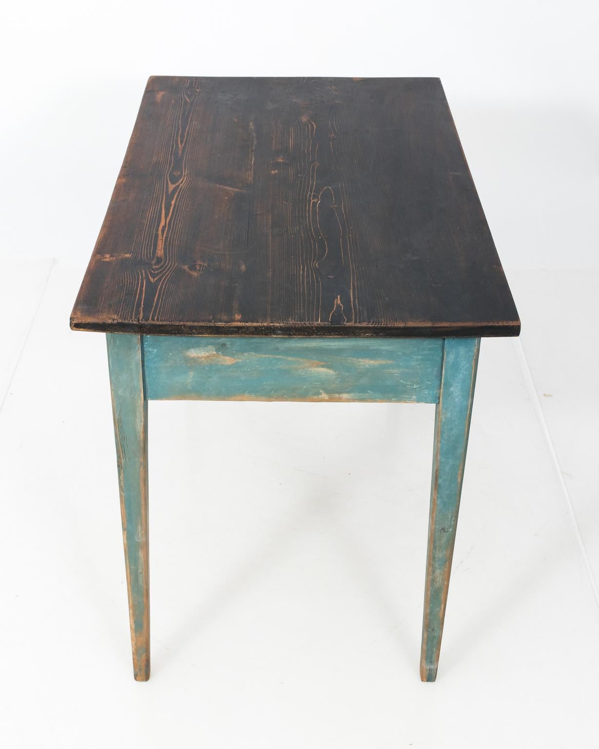 Mid-1800s Blue Painted Table with Black Painted Top im Angebot 2