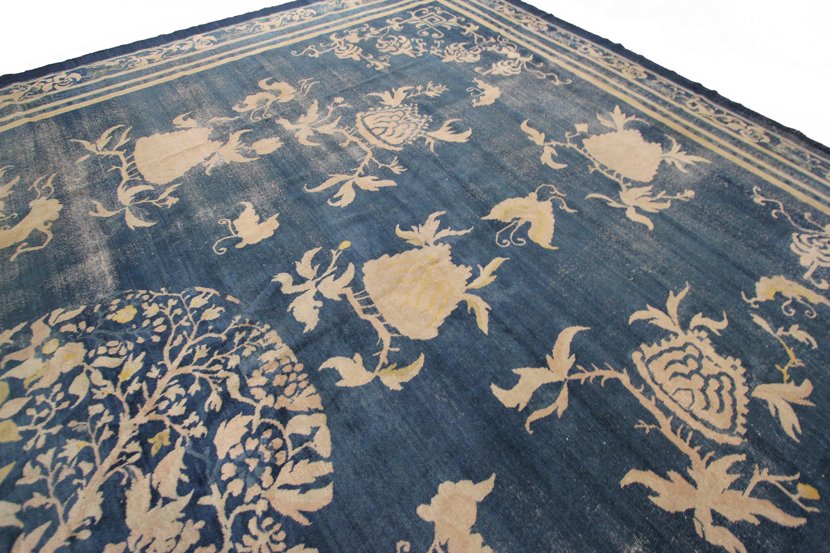 Mid-1800s Oversized Palace Chinese Rug Museum Quality Large Chinese Rug 13x18 In Good Condition For Sale In New York, NY