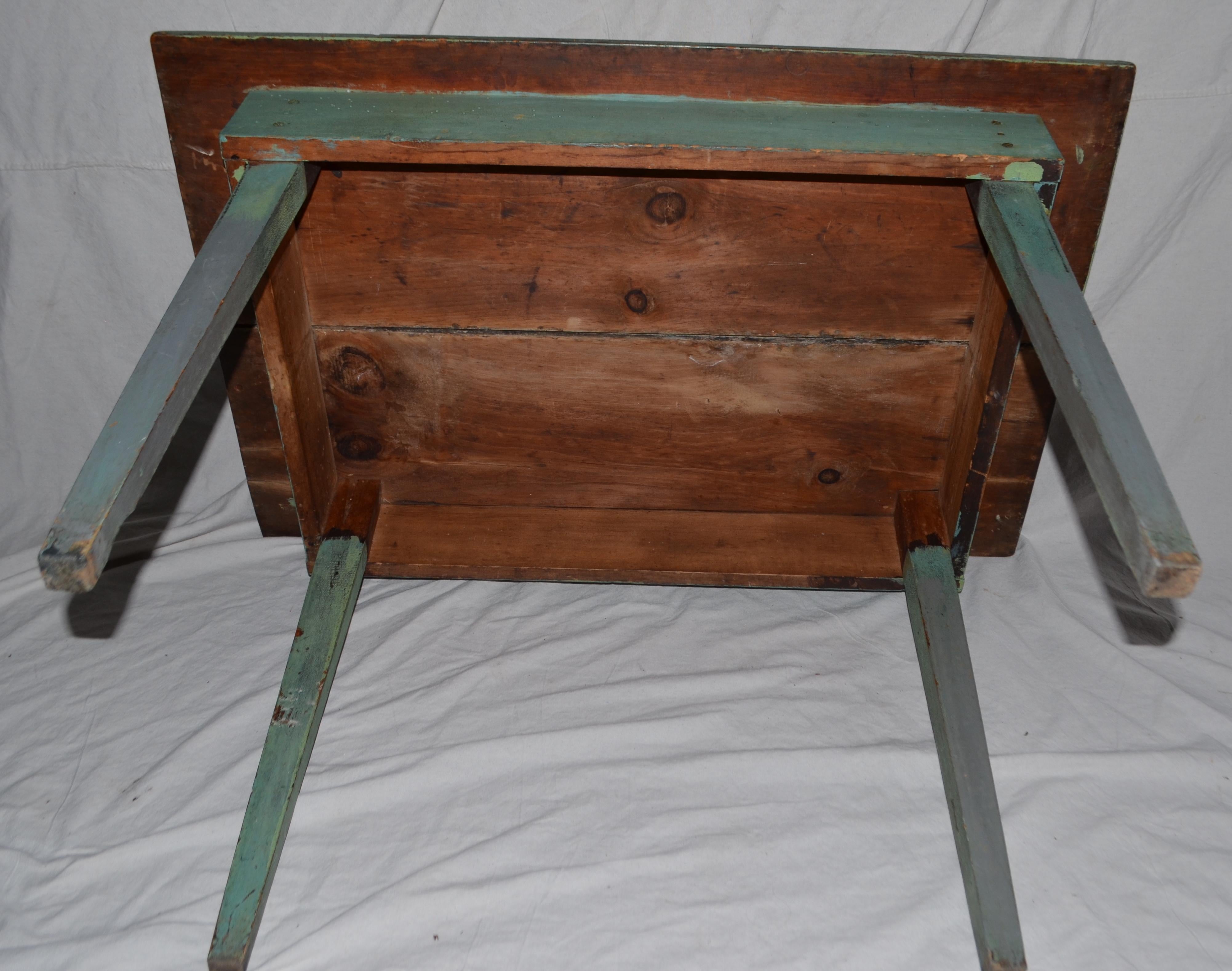 Mid-1800s Table of Old-Growth Pine for Hallway, Entranceway, Room Corner For Sale 5