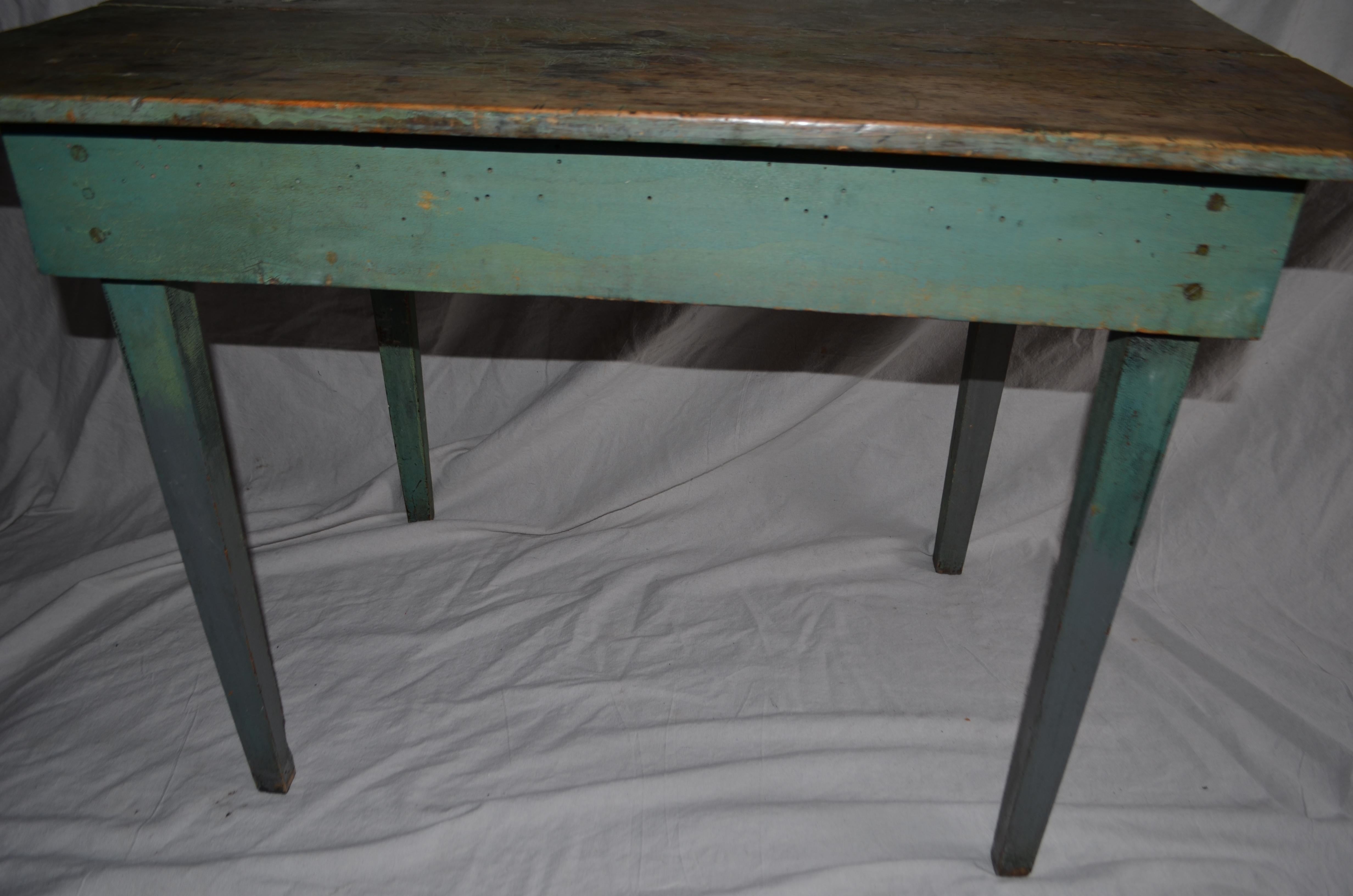 American Mid-1800s Table of Old-Growth Pine for Hallway, Entranceway, Room Corner For Sale