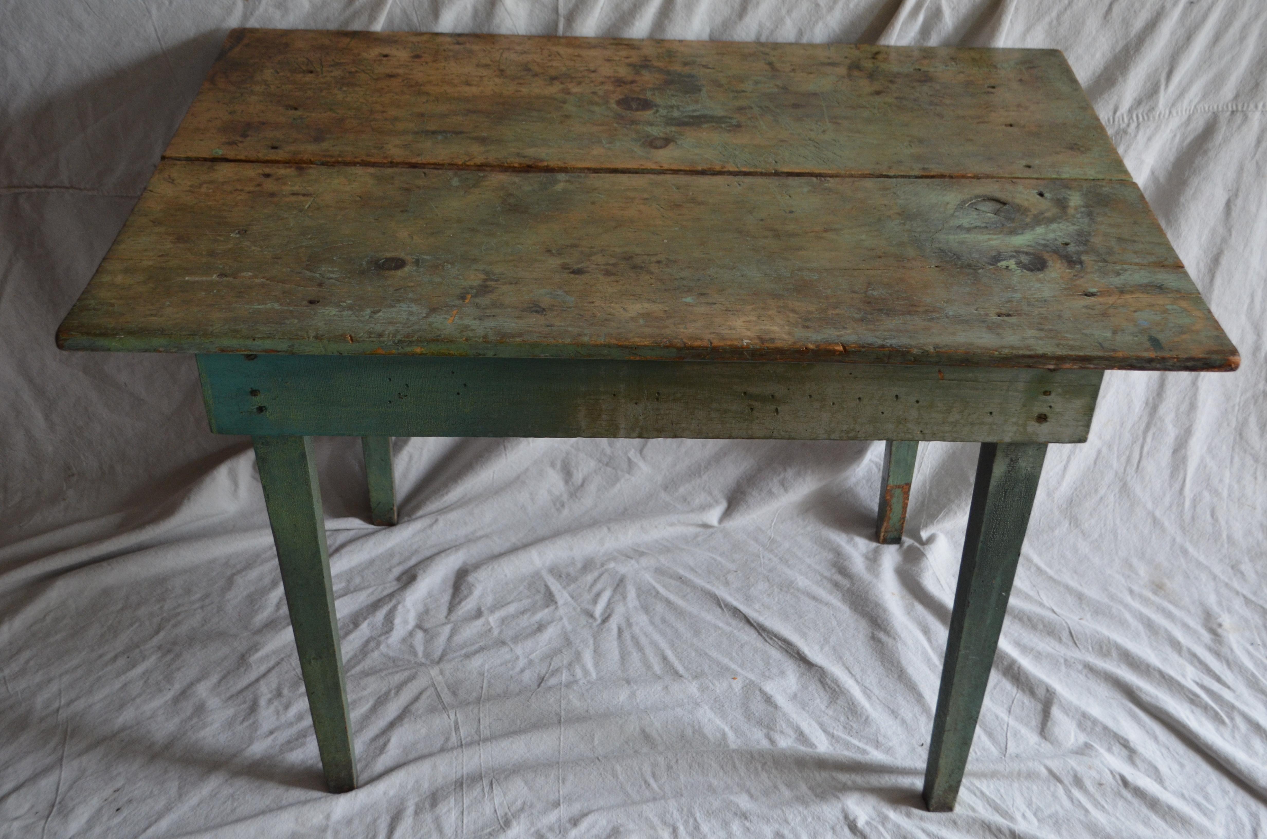 Mid-1800s Table of Old-Growth Pine for Hallway, Entranceway, Room Corner In Good Condition For Sale In Madison, WI