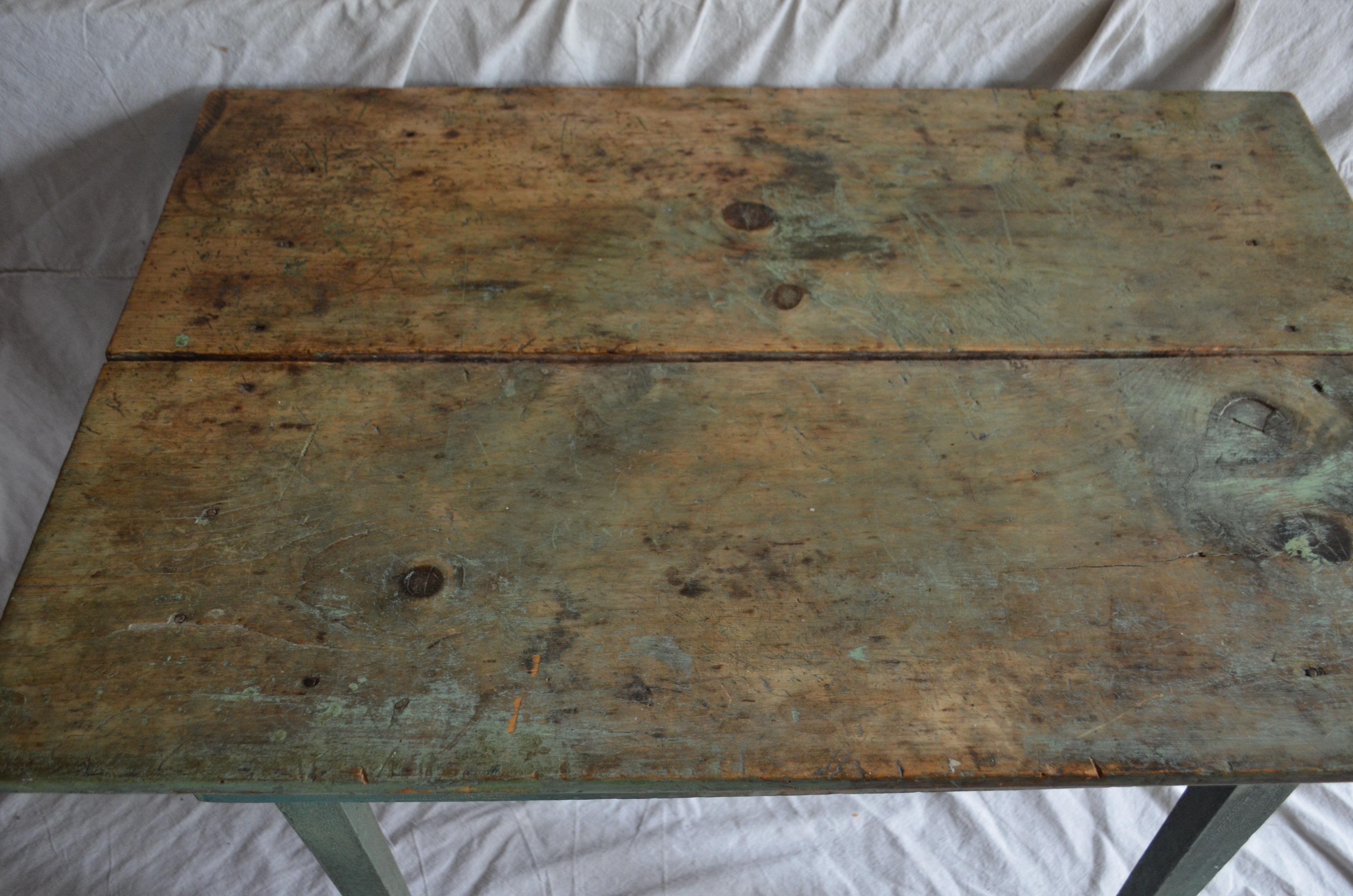 19th Century Mid-1800s Table of Old-Growth Pine for Hallway, Entranceway, Room Corner For Sale