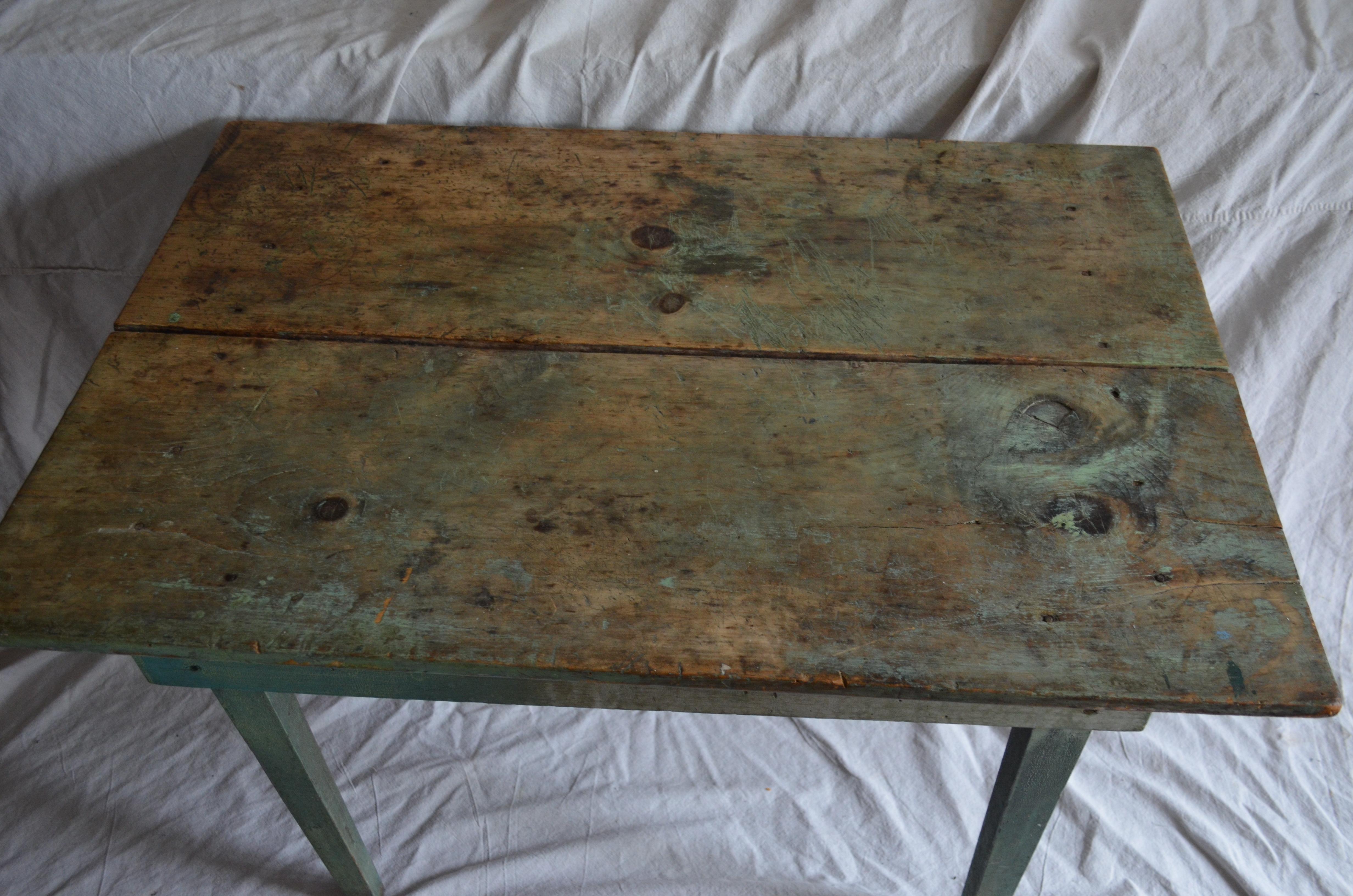 Mid-1800s Table of Old-Growth Pine for Hallway, Entranceway, Room Corner For Sale 2