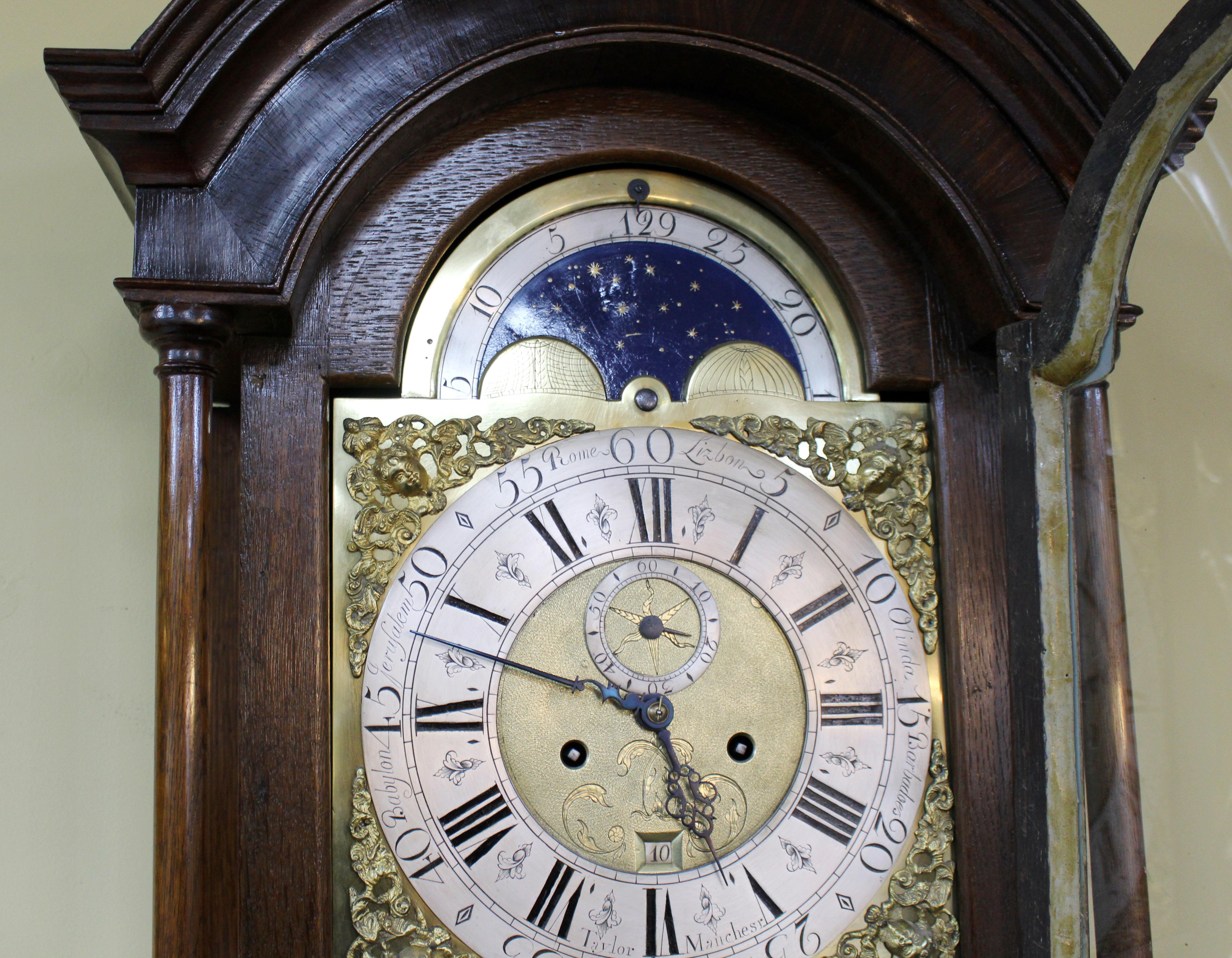 Mid-18th Century Eight Day Oak Longcase Clock by John Taylor of Manchester In Good Condition For Sale In Worcester, Worcestershire
