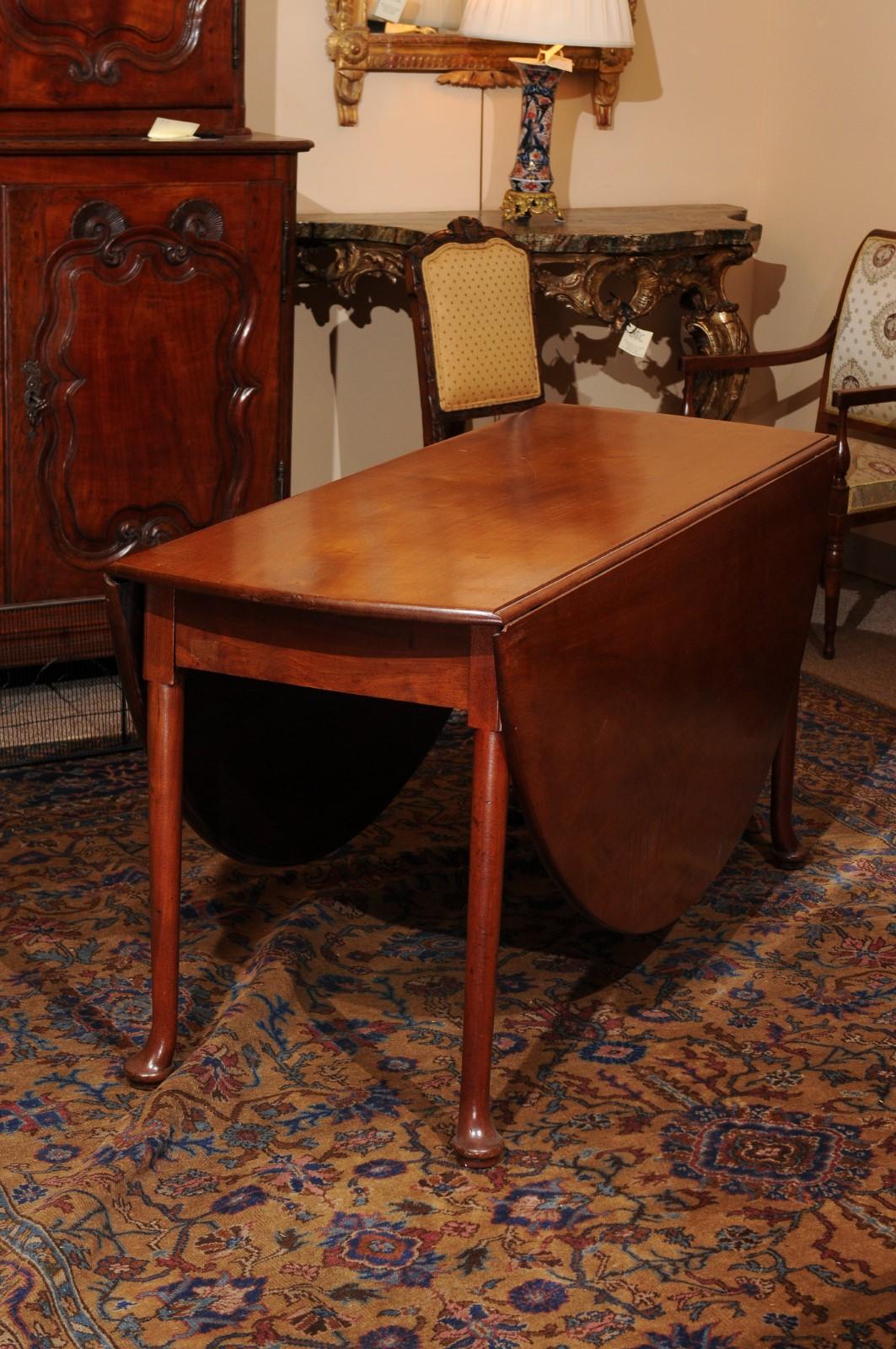  Mid-18th C English George II Mahogany Drop Leaf Oval Dining Table with Pad Feet For Sale 6