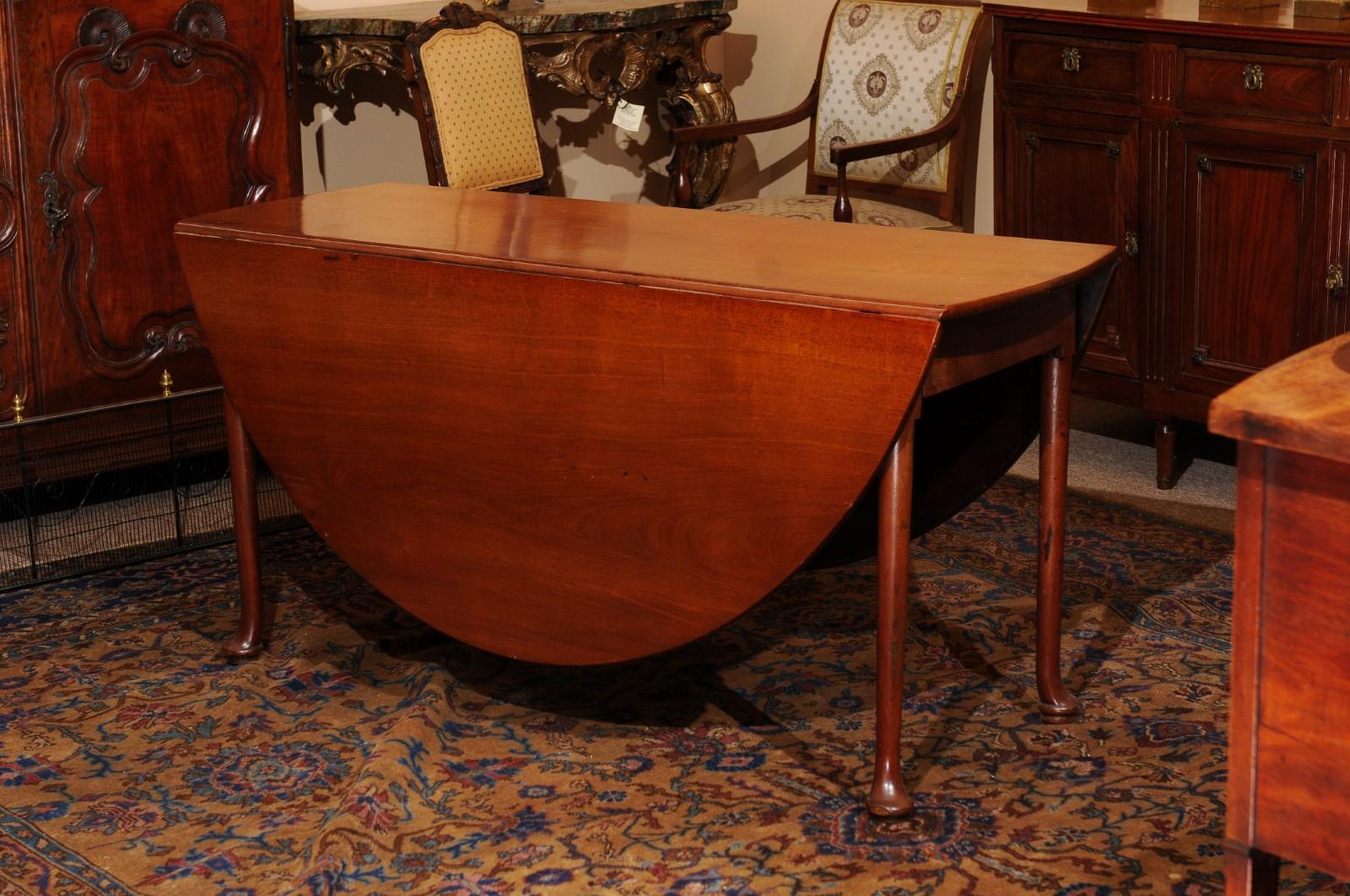 Mid-18th C English George II Mahogany Drop Leaf Oval Dining Table with Pad Feet (Table de salle à manger ovale à feuilles tombantes et pieds pad) en vente 5