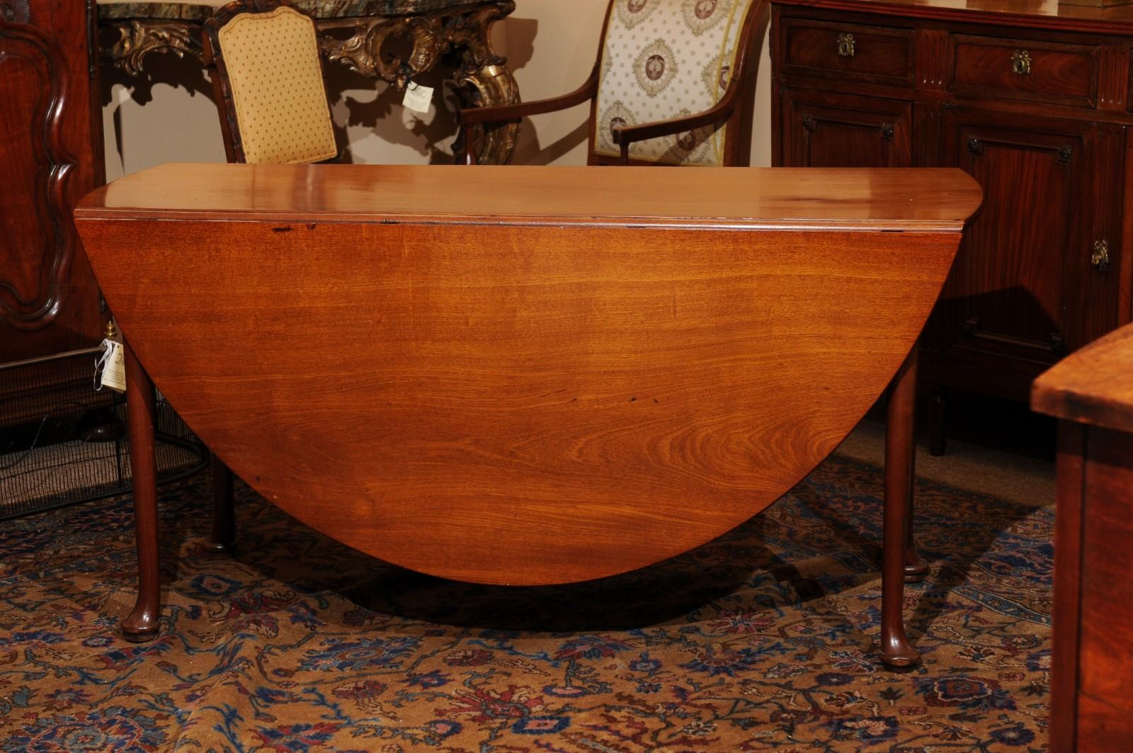  Mid-18th C English George II Mahogany Drop Leaf Oval Dining Table with Pad Feet For Sale 8