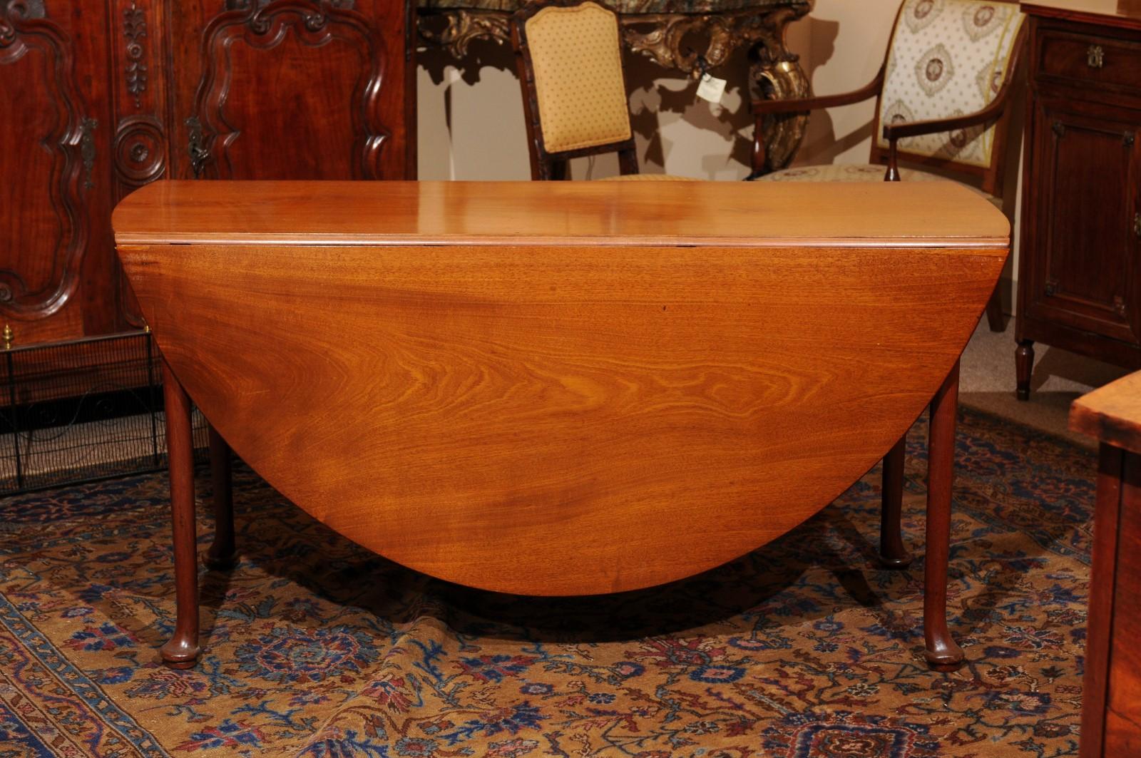  Mid-18th C English George II Mahogany Drop Leaf Oval Dining Table with Pad Feet For Sale 5
