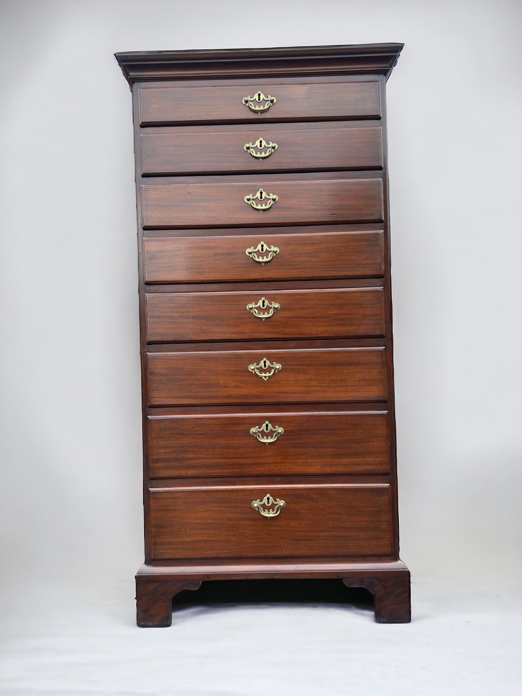 Mid 18th C Irish mahogany tallboy In Good Condition For Sale In Belfast, IE