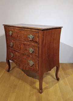 MID-18th CENTUR LOUIS XV WALNUT CHEST OF DRAWERS