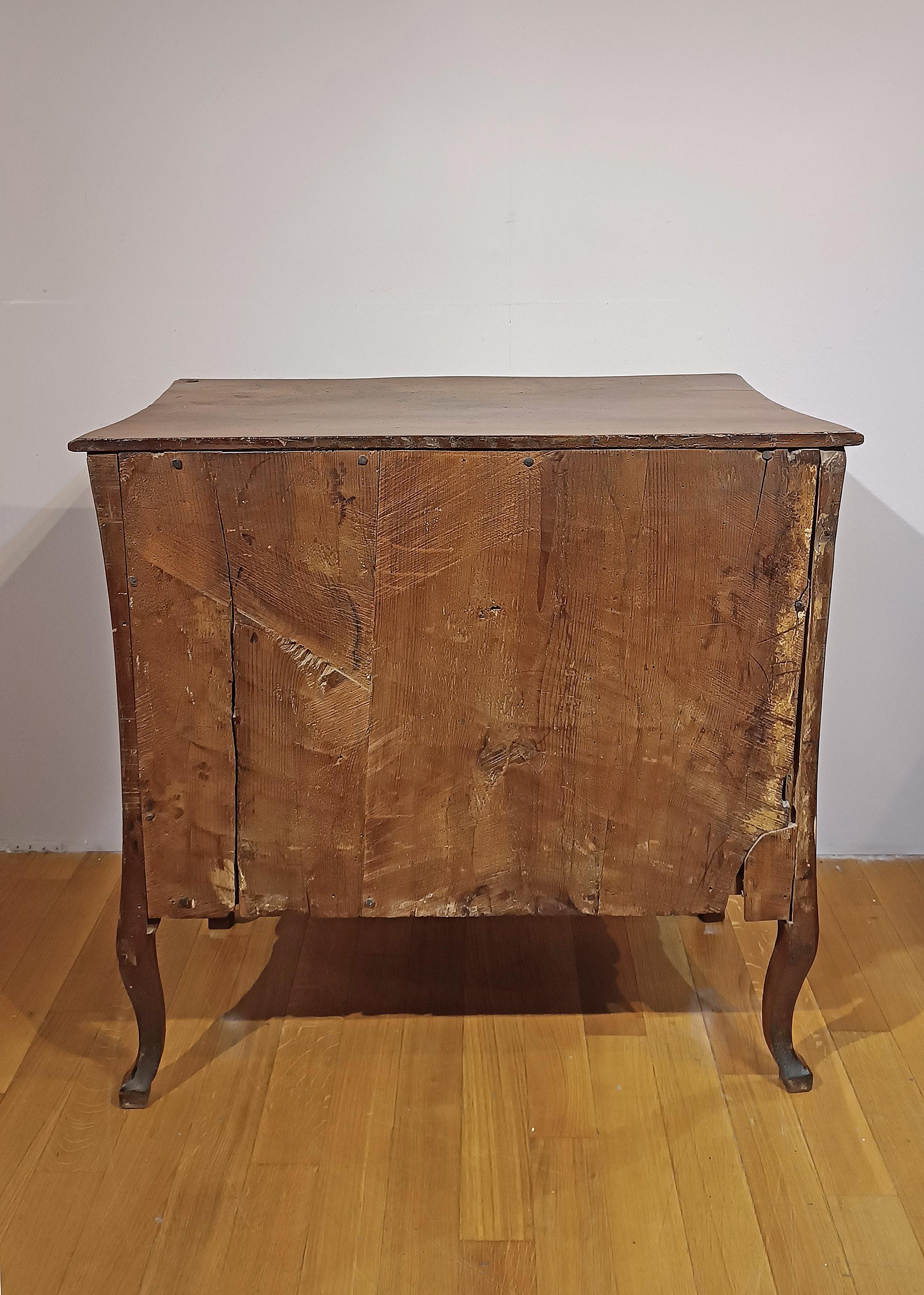 Italian MID-18th CENTUR LOUIS XV WALNUT CHEST OF DRAWERS For Sale