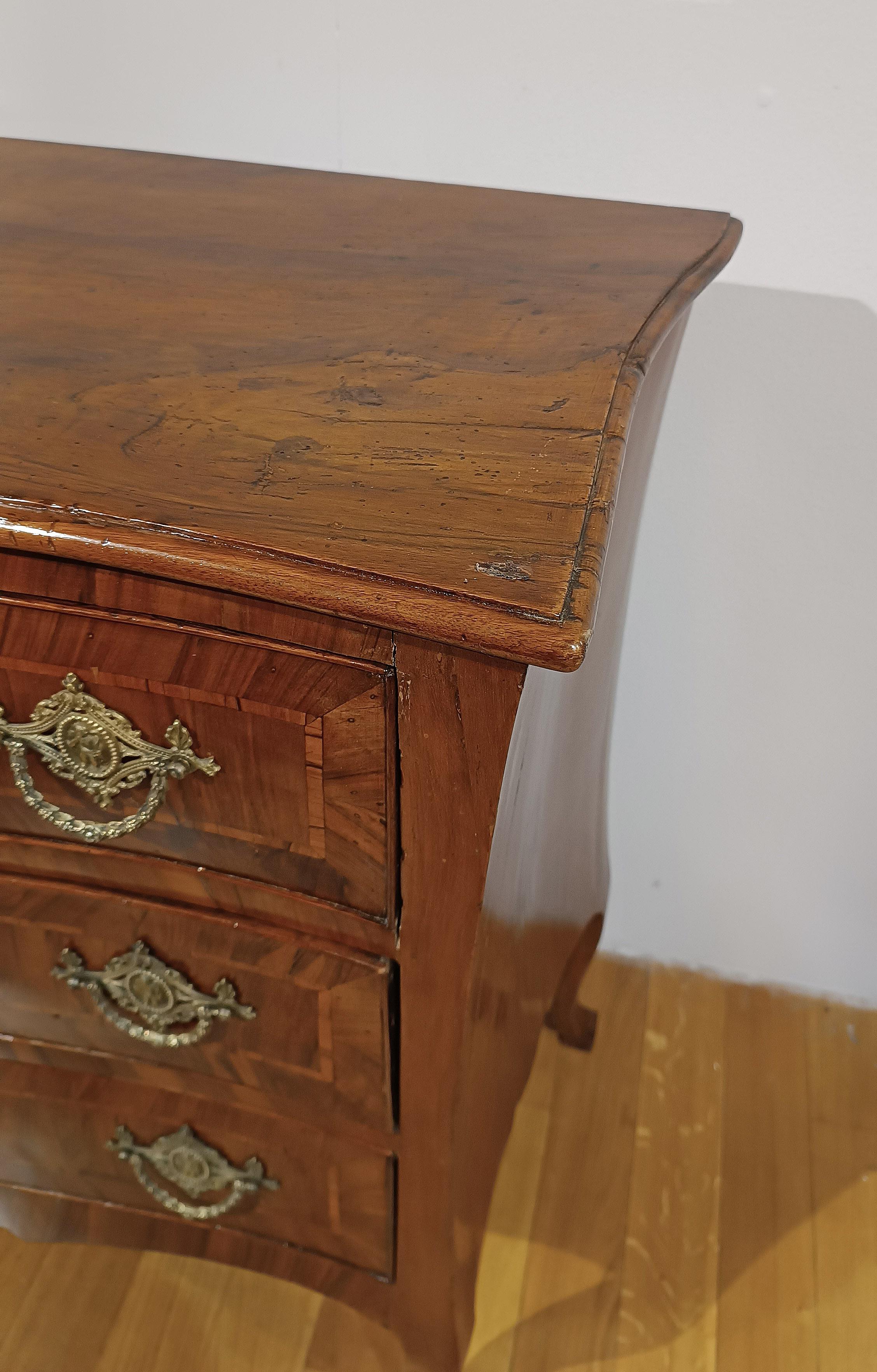 Bronze MID-18th CENTUR LOUIS XV WALNUT CHEST OF DRAWERS For Sale