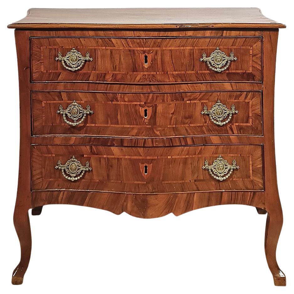 MID-18th CENTUR LOUIS XV WALNUT CHEST OF DRAWERS For Sale