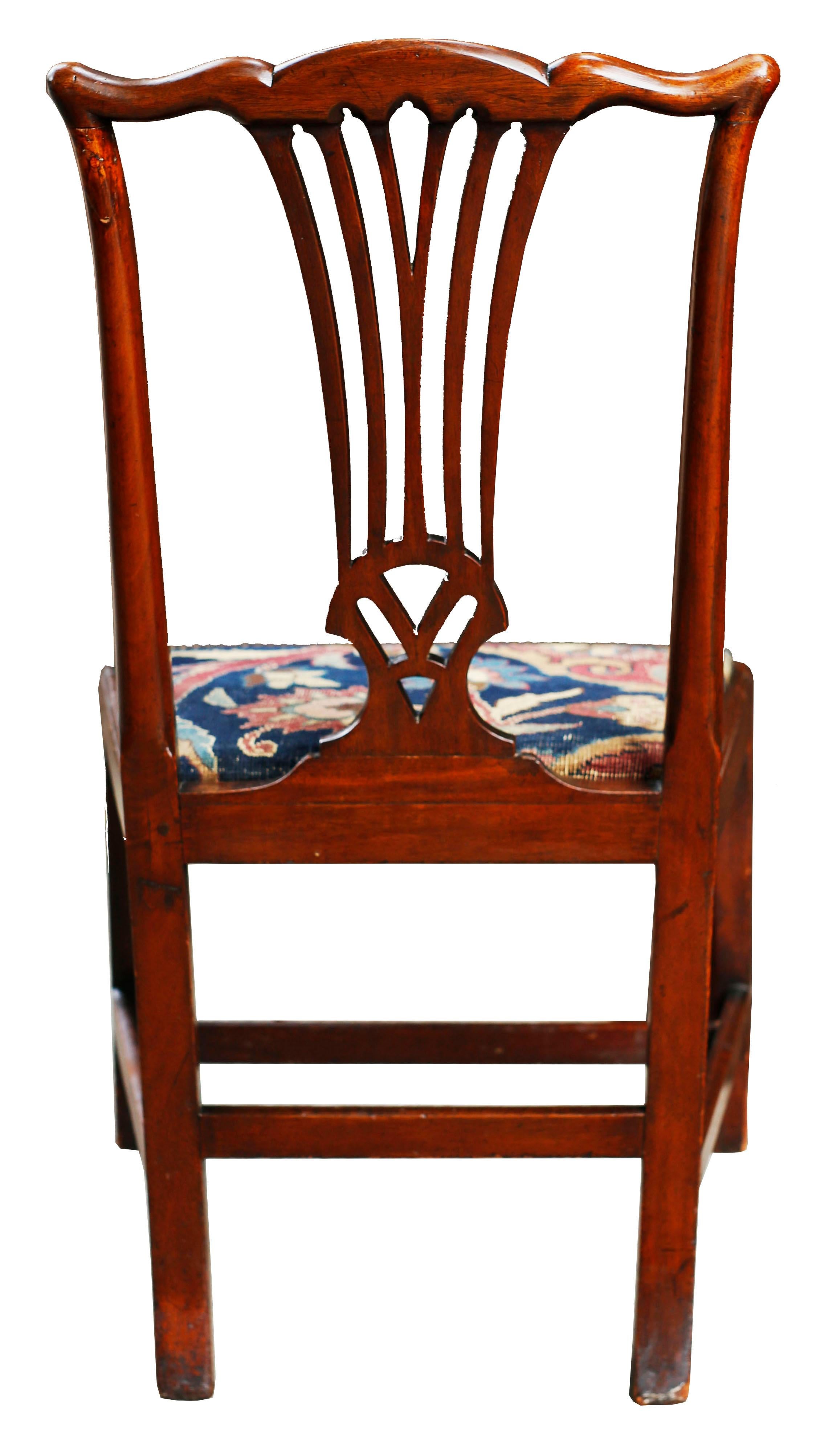 Mid-18th Century American Walnut Chippendale Chairs with Ushak Seats In Good Condition In Brooklyn, NY