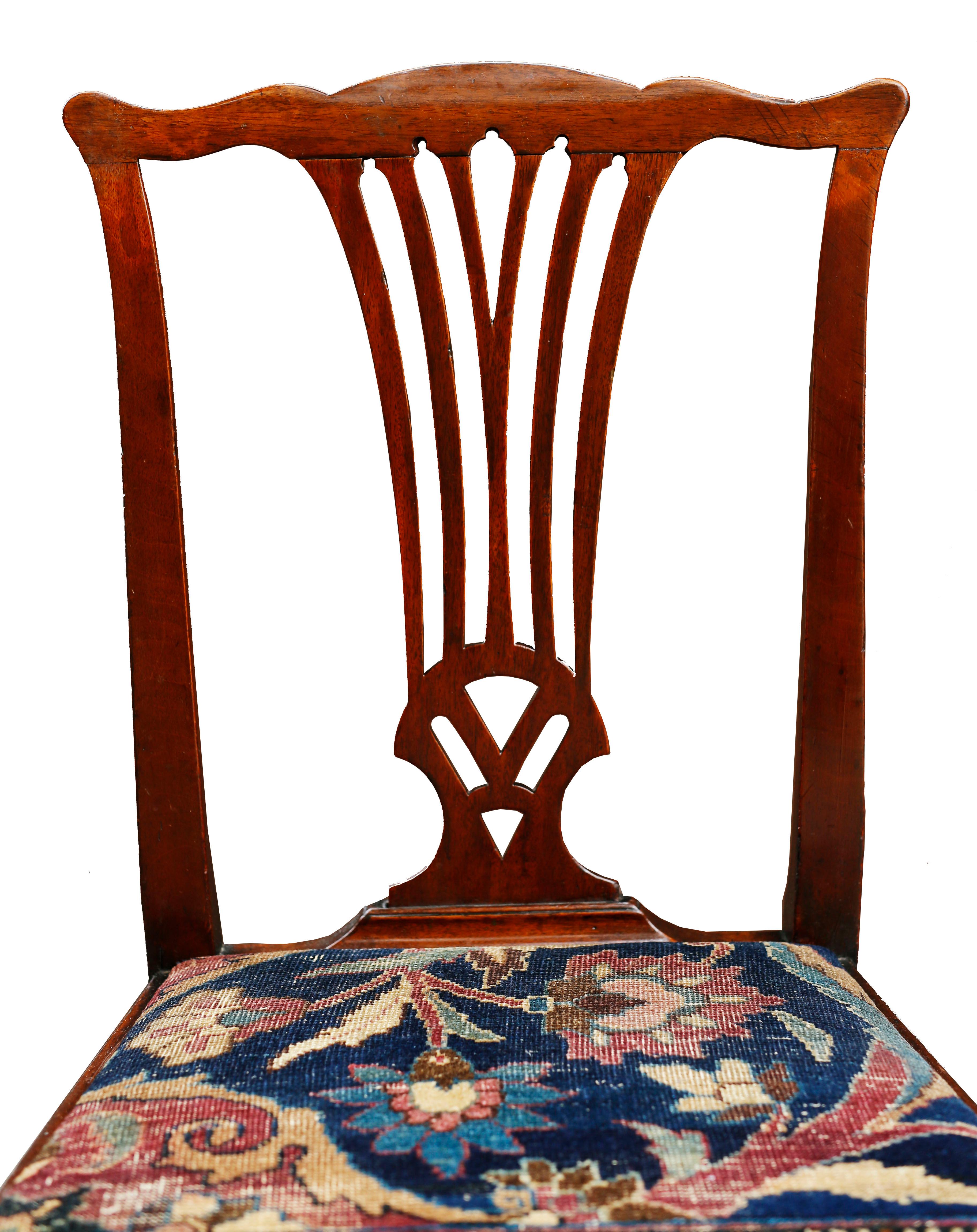 Milieu du XVIIIe siècle Chaises Chippendale américaines du milieu du XVIIIe siècle en noyer avec sièges en forme d'Ushak