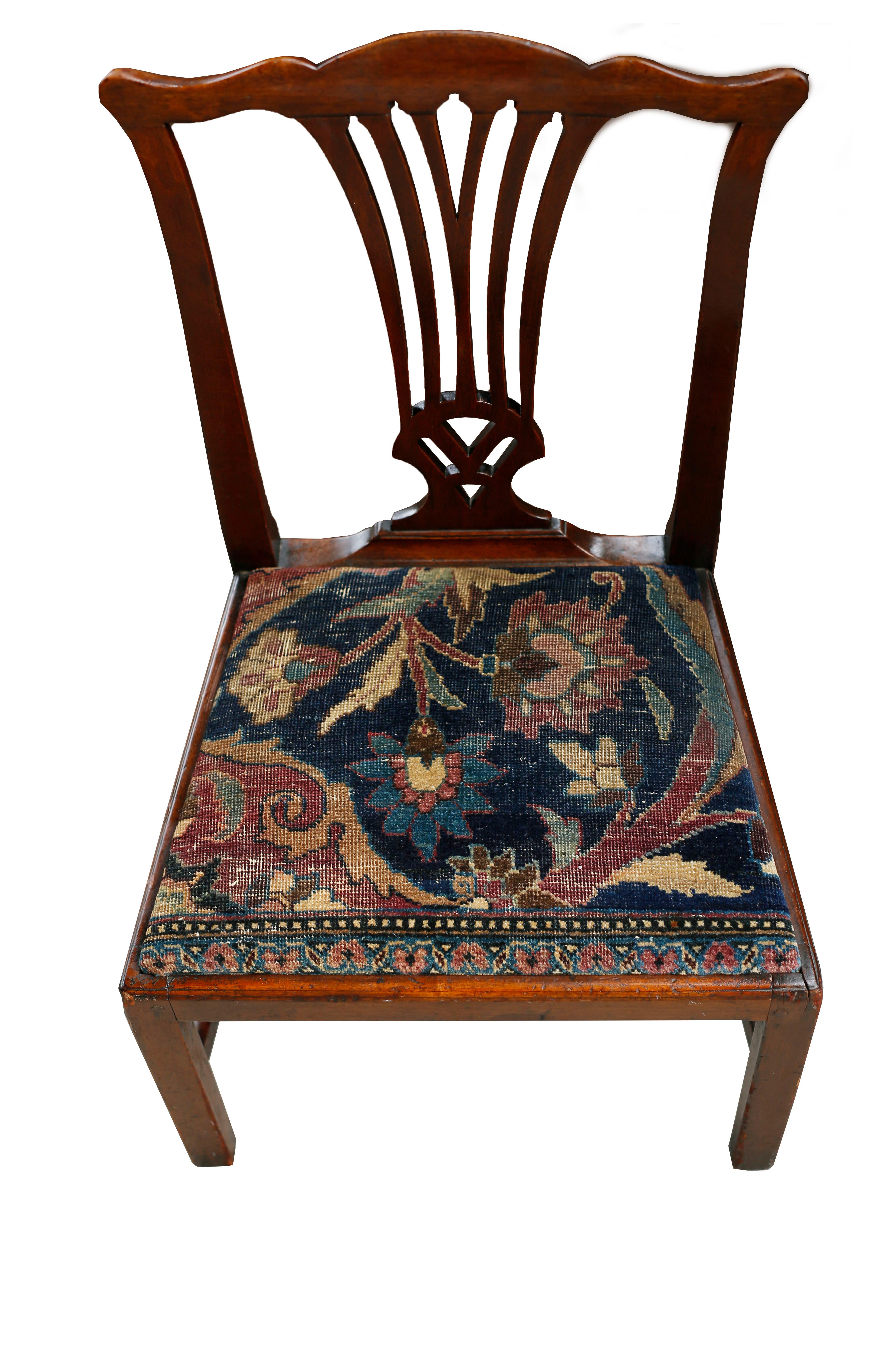 Laine Chaises Chippendale américaines du milieu du XVIIIe siècle en noyer avec sièges en forme d'Ushak