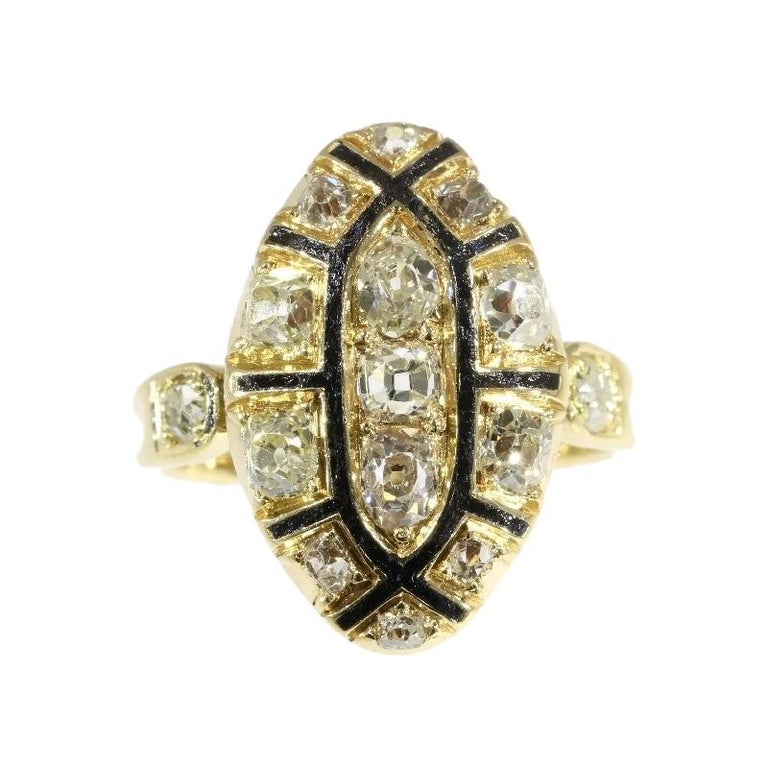 Mid-18th Century Antique Engagement Ring with Old Mine Cut Diamonds For Sale at 1stdibs