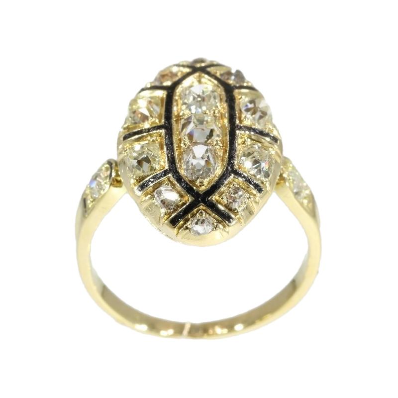 Mid-18th Century Antique Engagement Ring with Old Mine Cut Diamonds, 1750s In Excellent Condition For Sale In Antwerp, BE