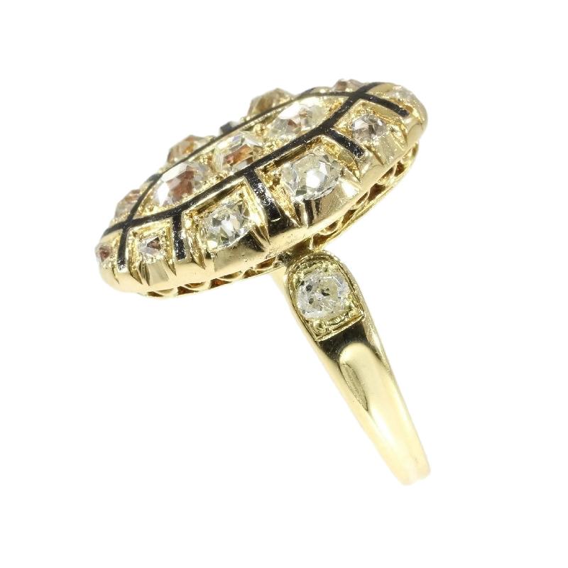 Mid-18th Century Antique Engagement Ring with Old Mine Cut Diamonds, 1750s For Sale 1