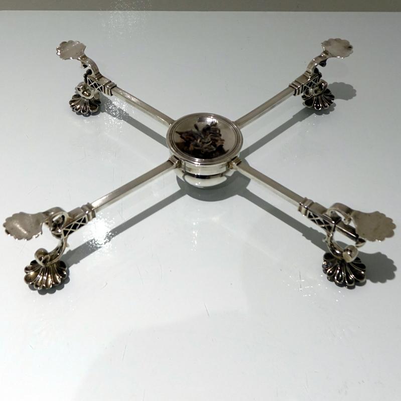 Georgian Mid-18th Century Antique George II Dish Cross, London, 1759, William Plummer For Sale