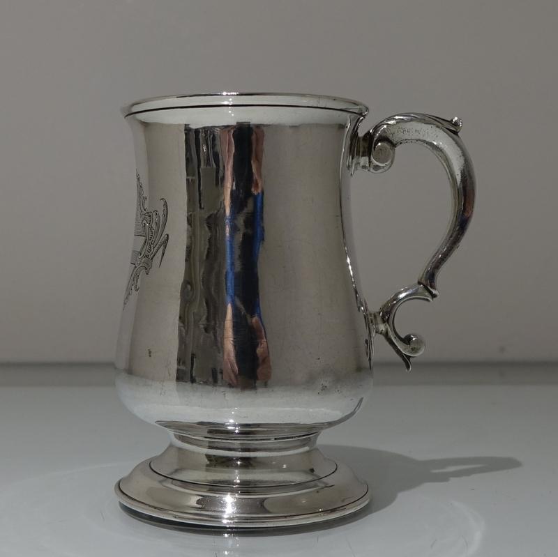 Mid-18th Century Antique George II Sterling Silver 3/4 Pint Mug Newcastle, 1759 In Good Condition For Sale In 53-64 Chancery Lane, London