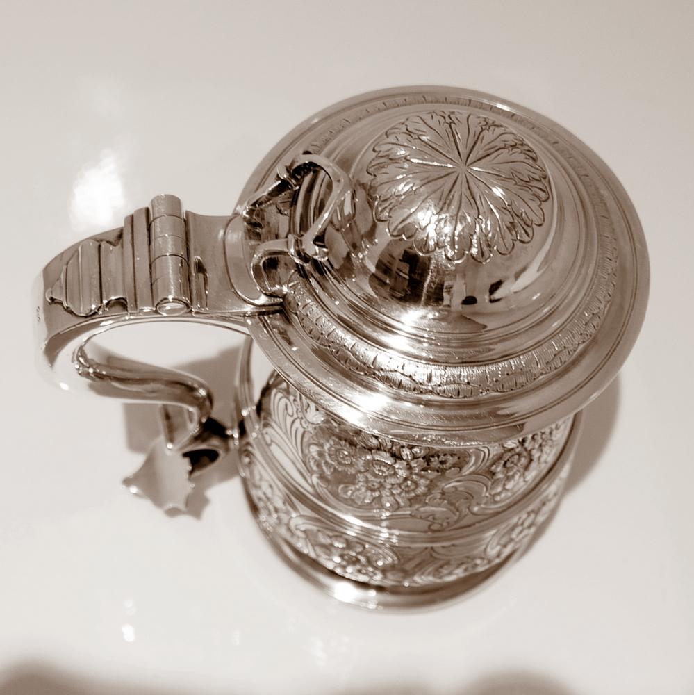 Mid-18th Century Antique George II Sterling Silver Lidded Tankard London 1746 For Sale 1