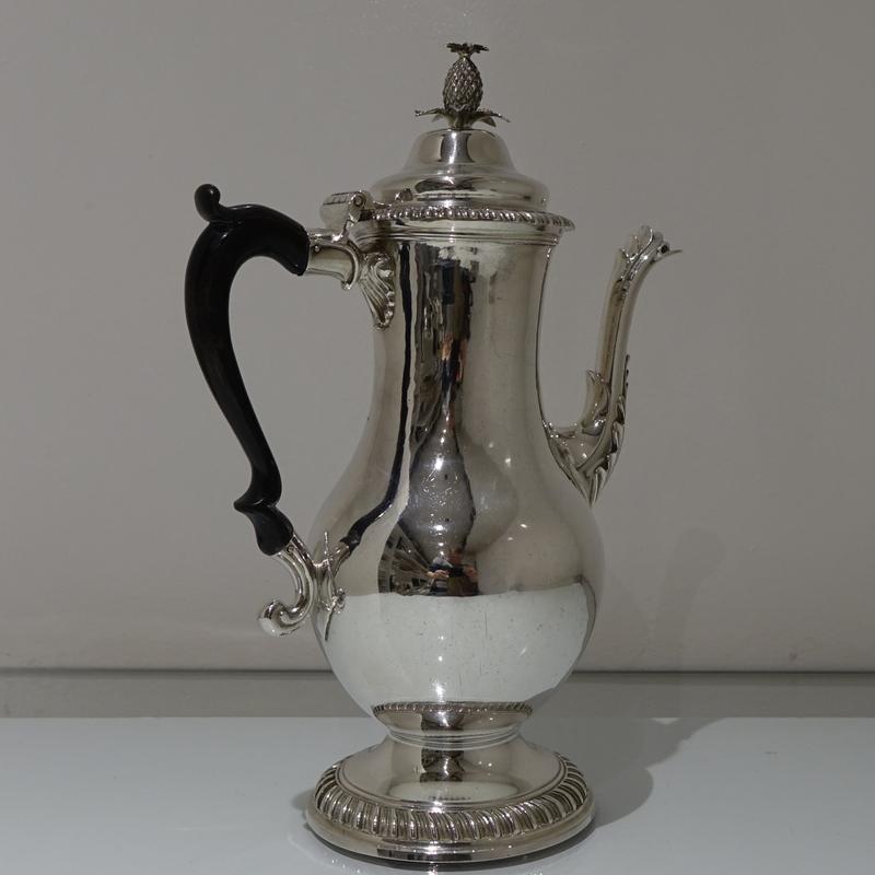 Mid-18th Century Antique George III Sterling Silver Coffee Pot, London, Rober For Sale 1