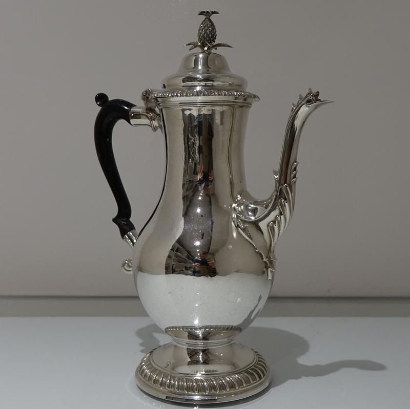 Mid-18th Century Antique George III Sterling Silver Coffee Pot, London, Rober For Sale 2
