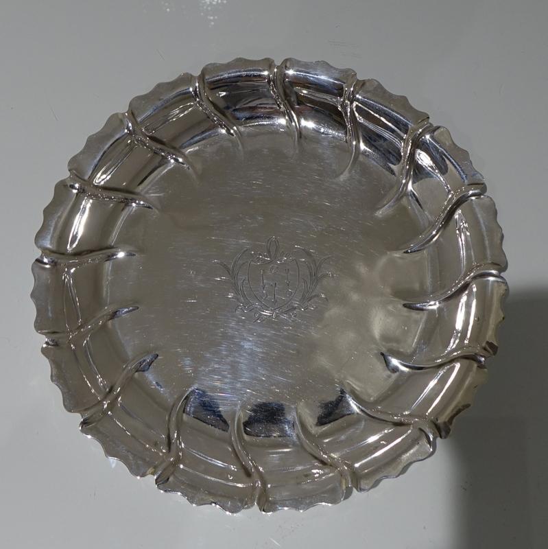 A beautiful shaped circular 18th century strawberry dish decorated with inner “rib work” to the inside of the raised wall for highlights. The centre front has an elegant contemporary armorial for importance.

Weight: 11 troy ounces/ 342