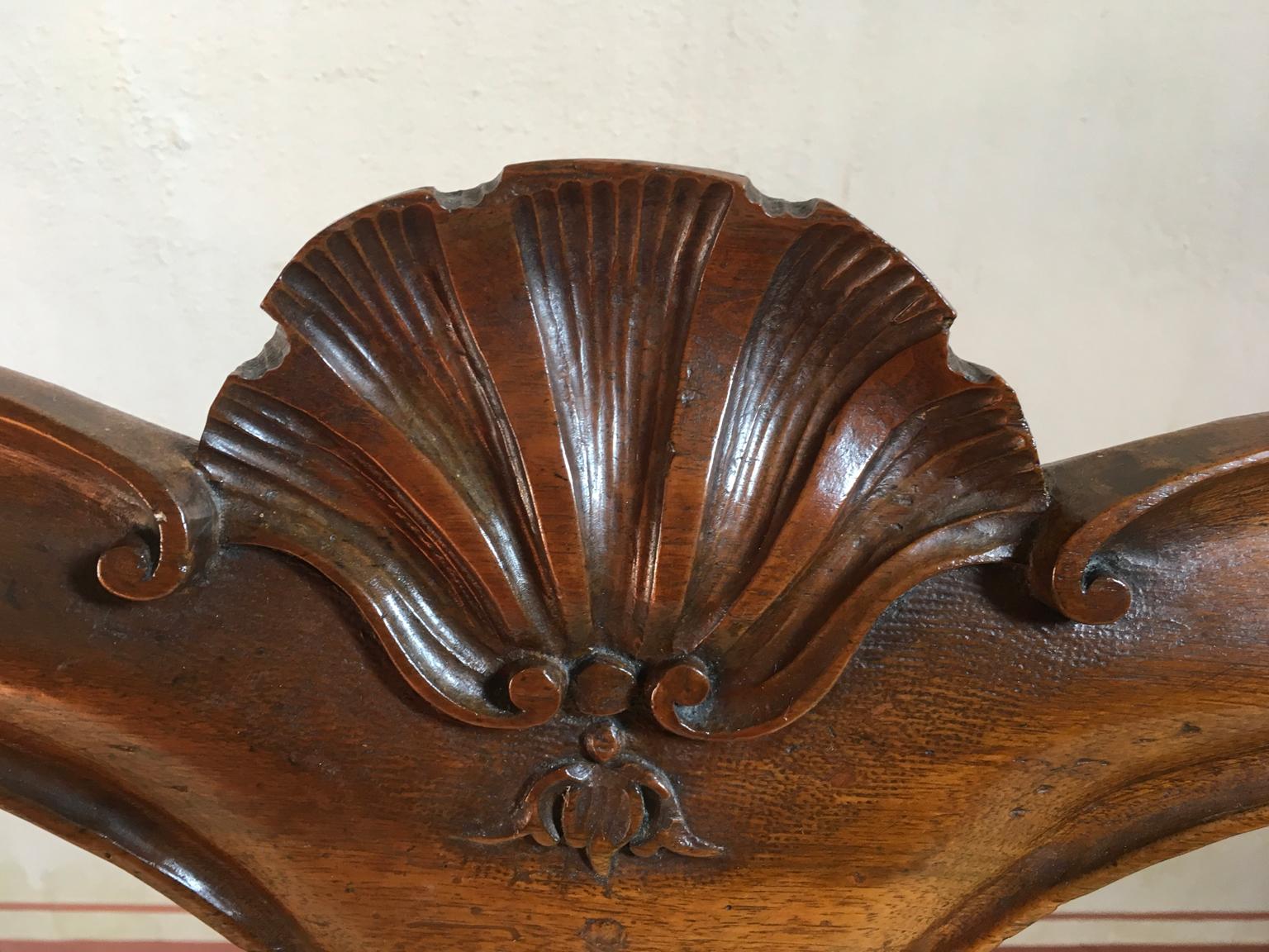 Walnut Italy Venezia Mid-18th Century Baroque Wooden Sofa For Sale