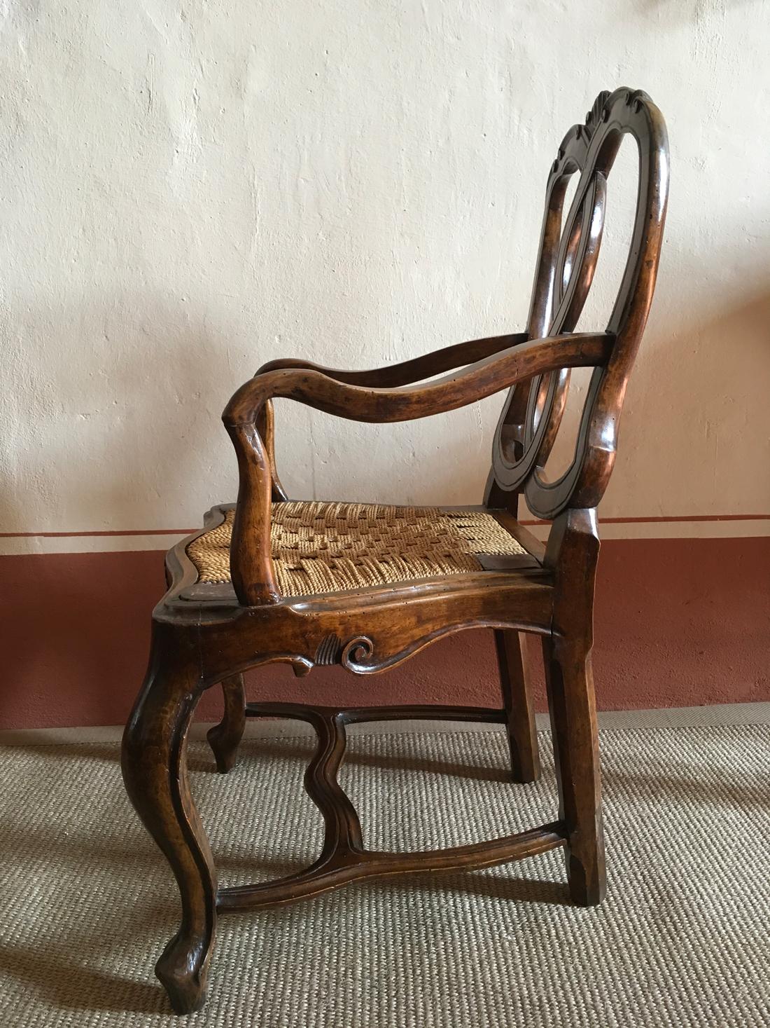 Venezia Mid-18th Century Baroque Hand-Carved Walnut Armchair For Sale 2