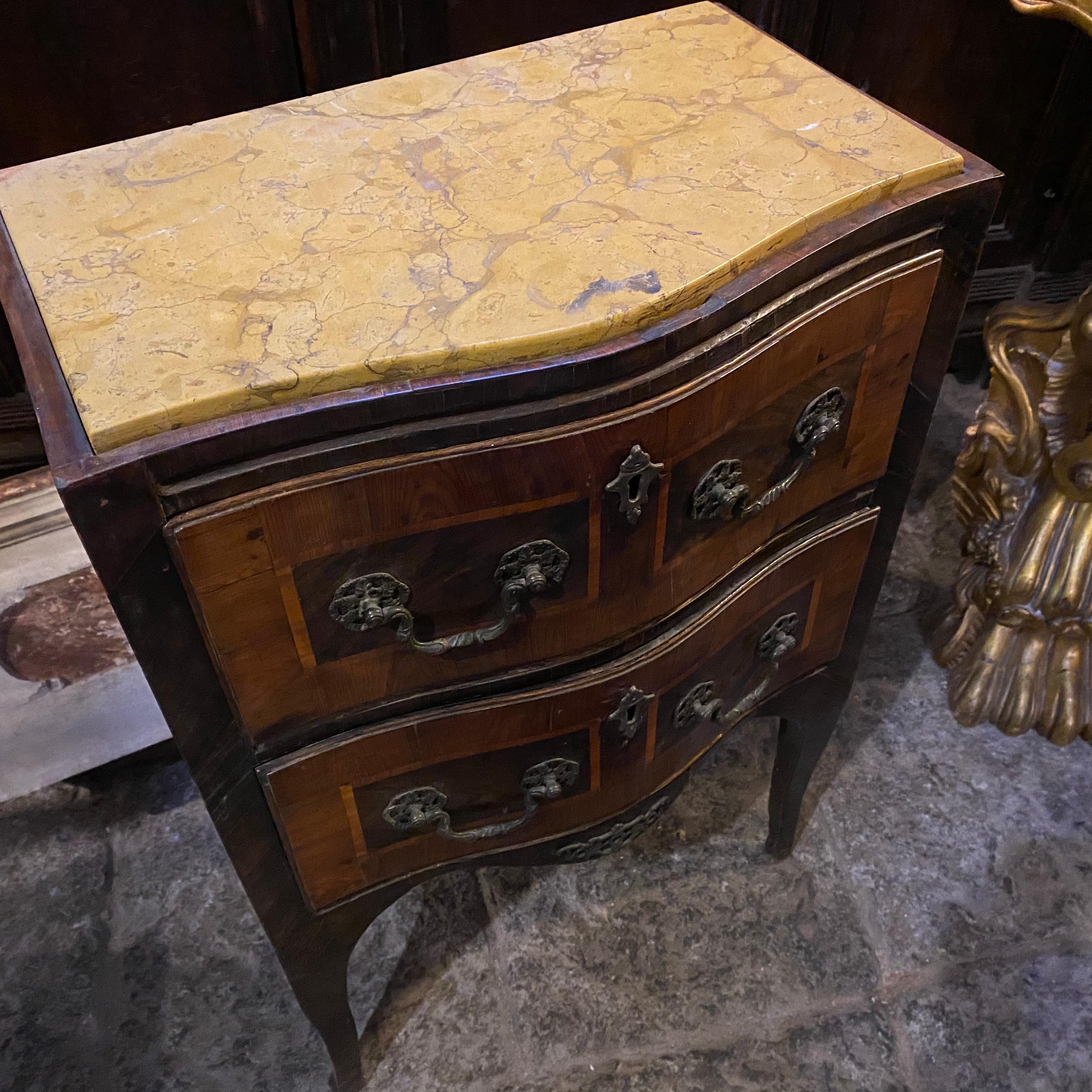 Mid-18th Century Antique Louis XV Italian Small Dresser 1