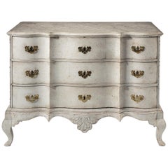 Mid-18th Century Baroque Serpentine Chest of Drawers