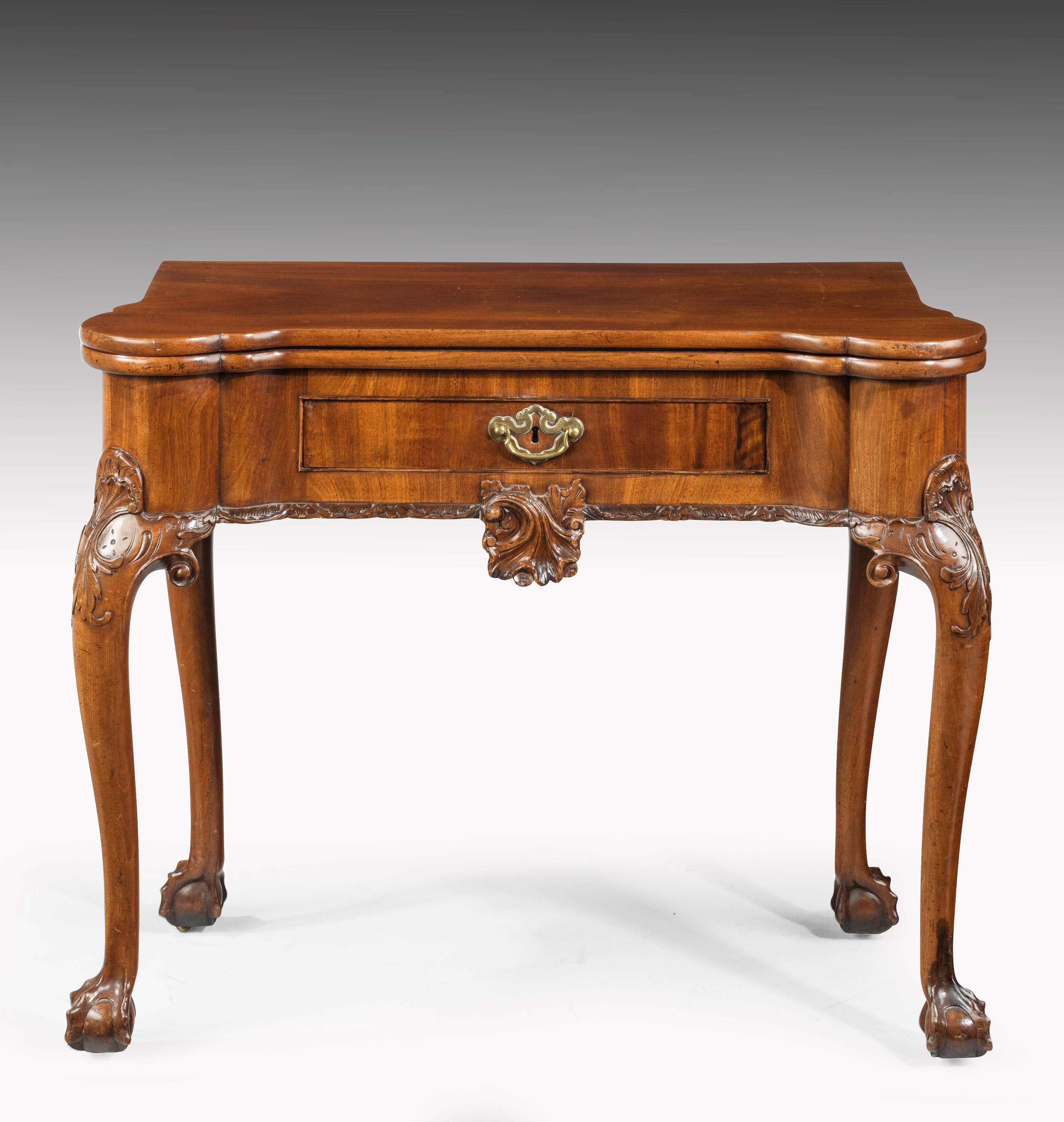 Mid-18th Century Card Table the Lappet Corners with Double Mouldings In Excellent Condition In Peterborough, Northamptonshire
