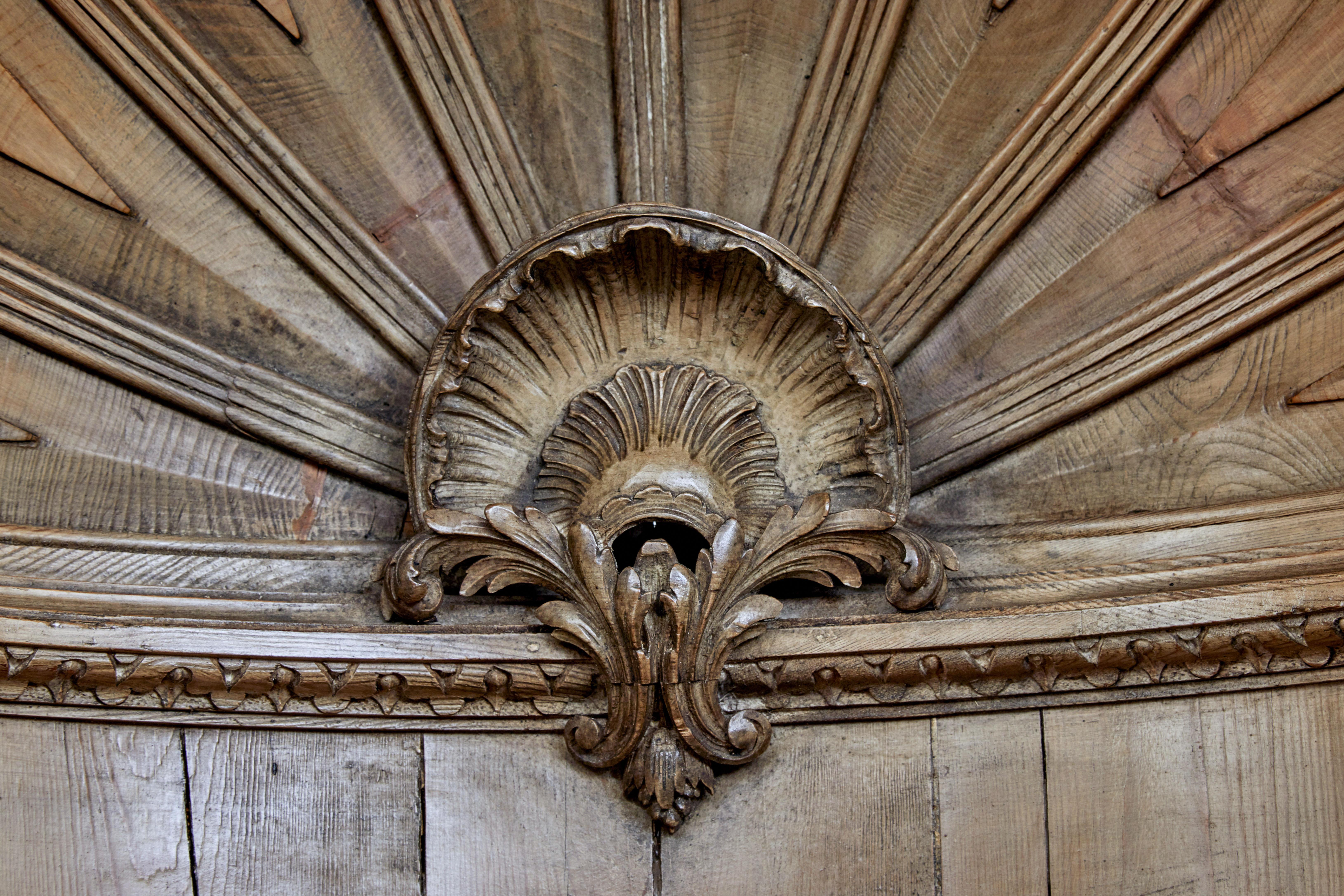 Mid-18th Century Carved Pine Dome Top Fitted Cabinet In Good Condition In Debenham, Suffolk