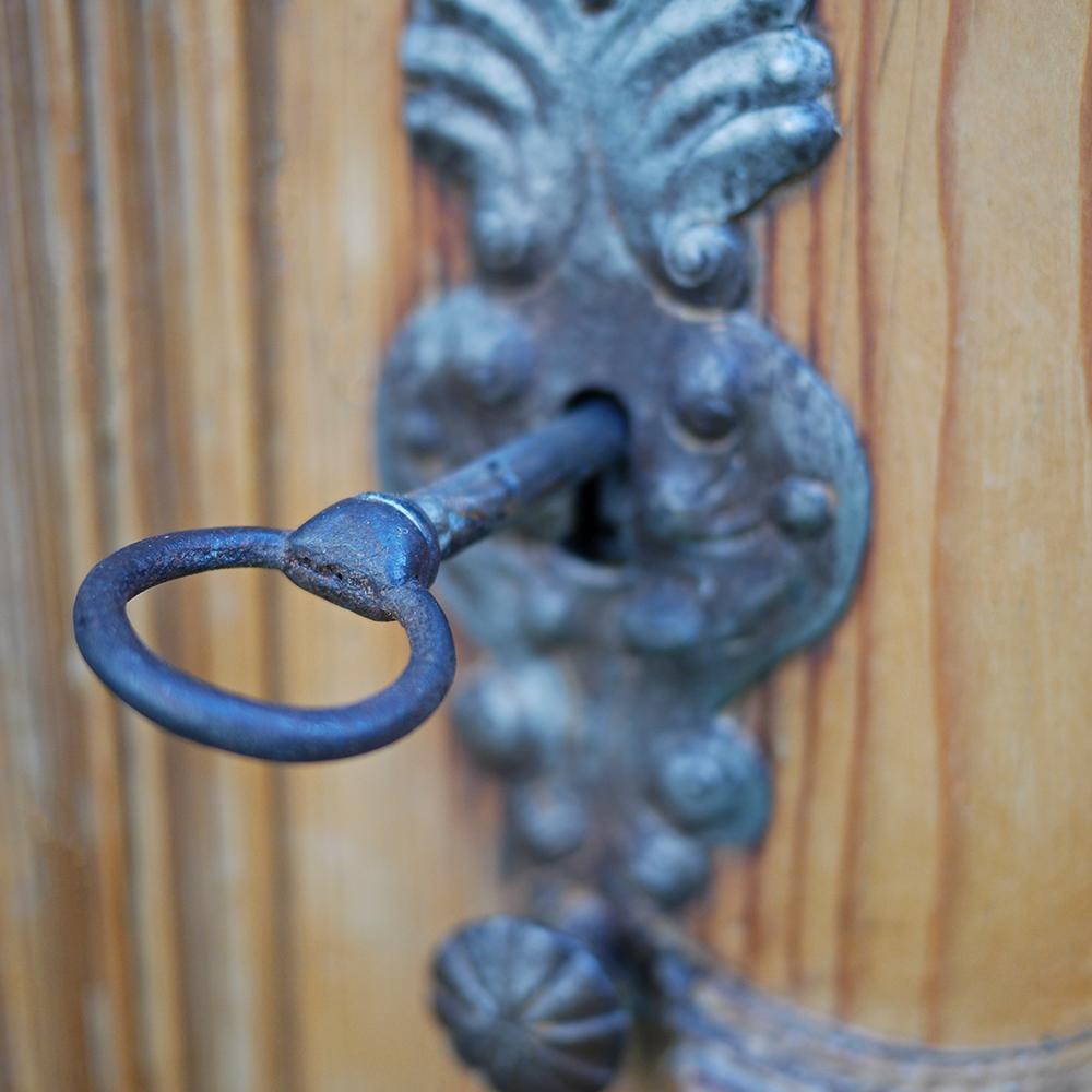 Mid-18th Century Carved Wardrobe For Sale 3