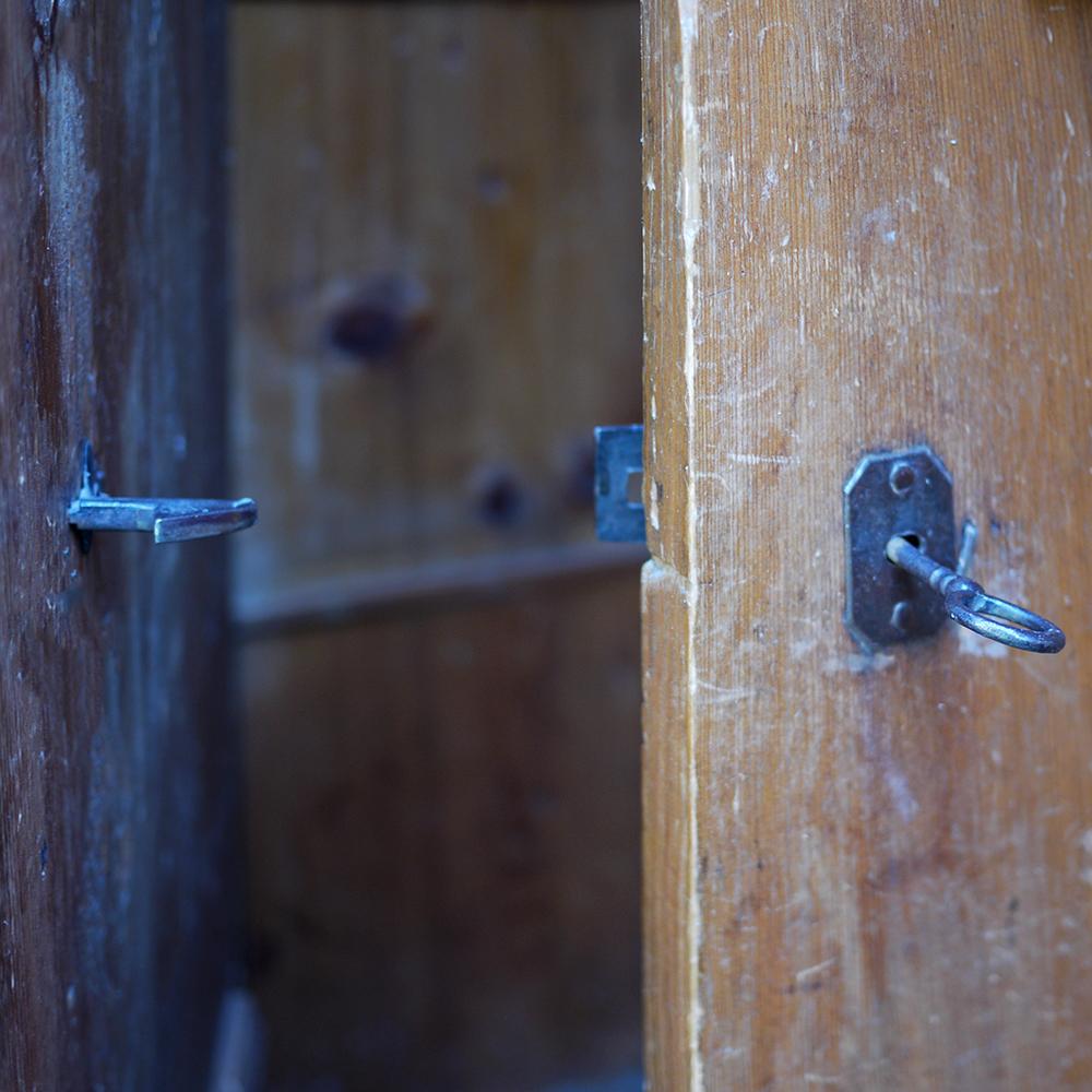 Mid-18th Century Carved Wardrobe For Sale 4