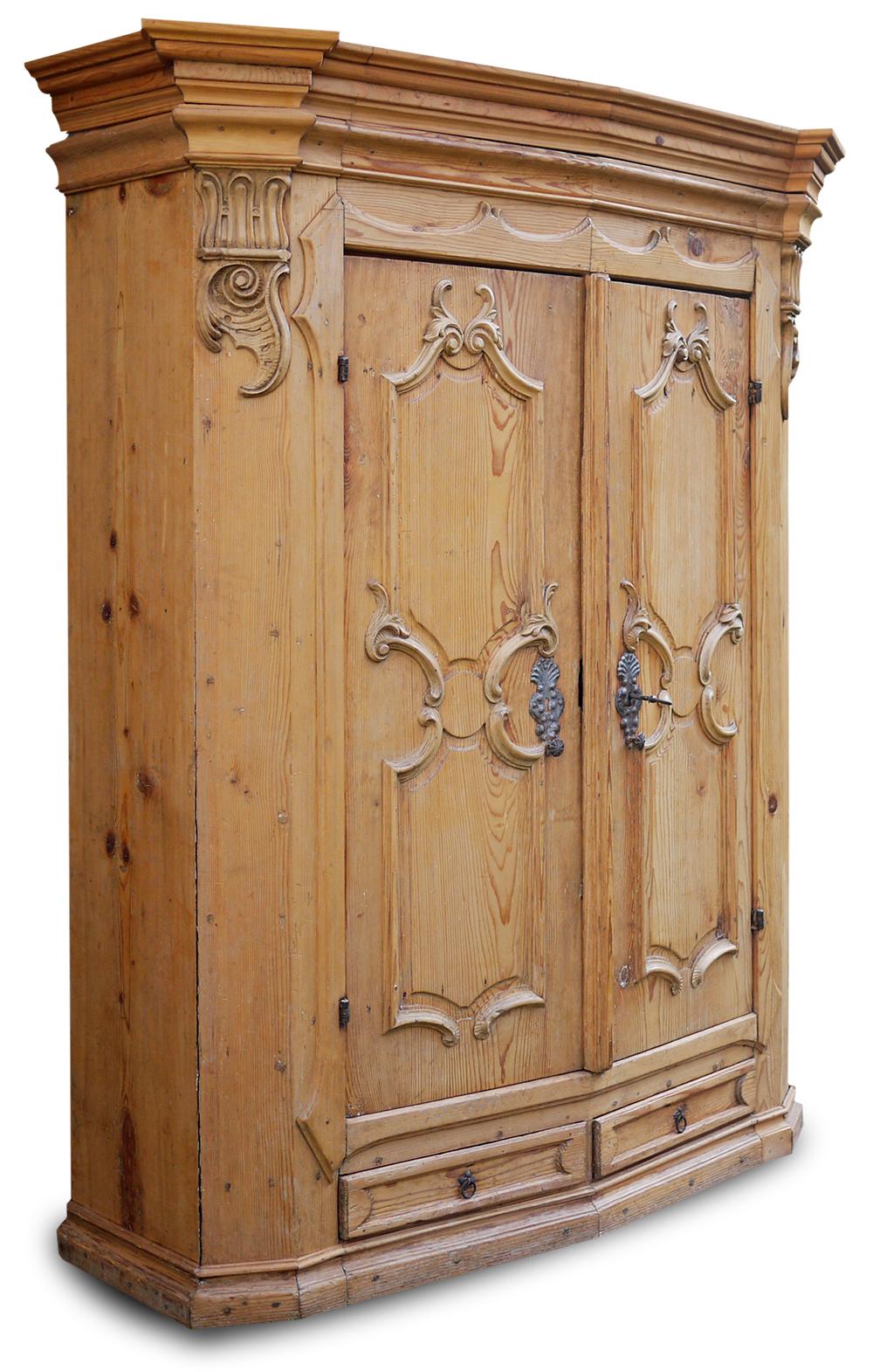 Antique Tyrolean (Northern Italy) carved wardrobe, mid-18th century

Measures: H. 187cm, L. 156cm, P. 60cm

Wardrobe with two doors and two drawers, notched, in fir wood. The front is slightly convex, a typical process in the area of?? Origin of