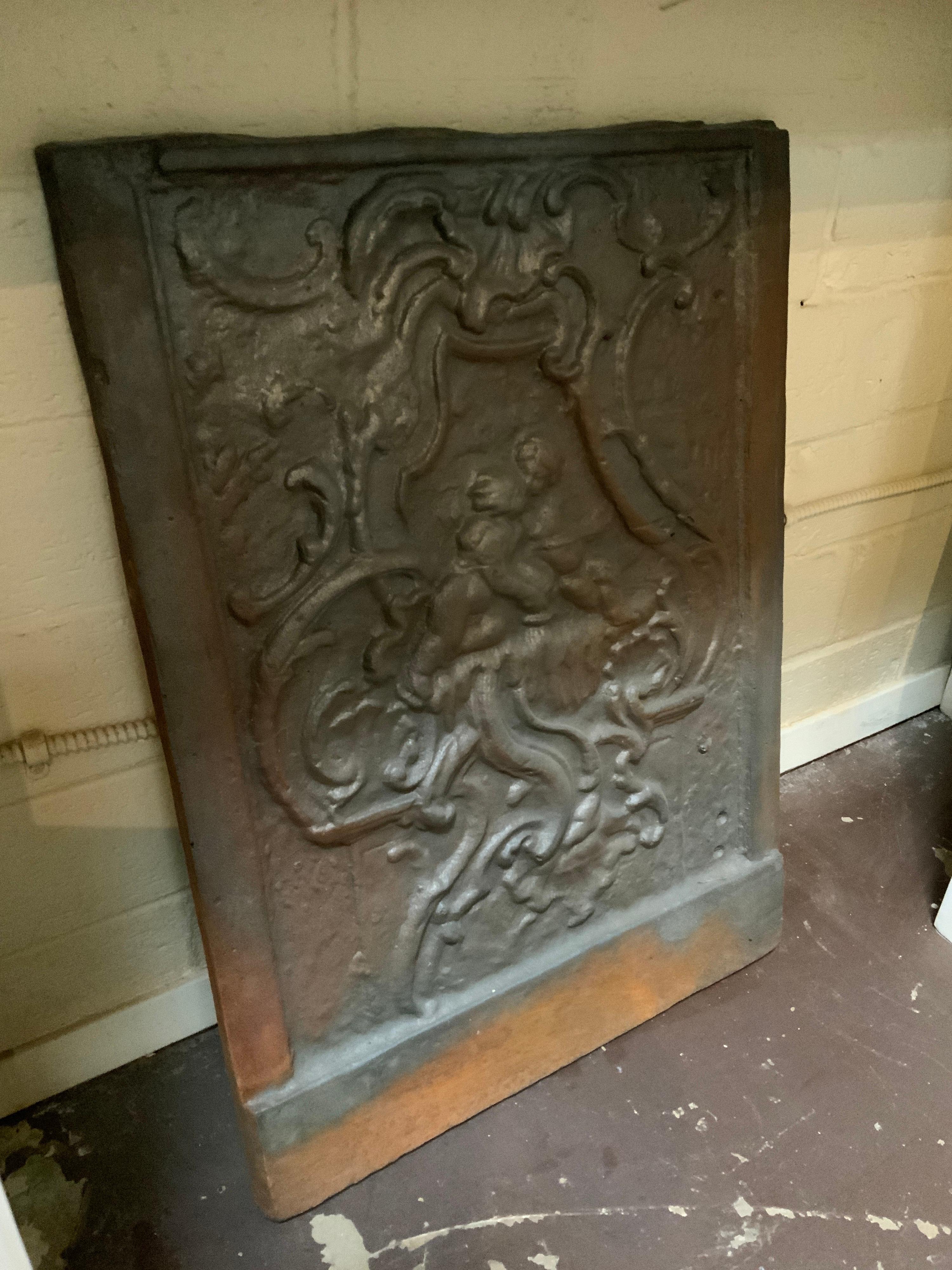 Mid-18th Century Cast Iron Fireback from France In Good Condition For Sale In Dallas, TX